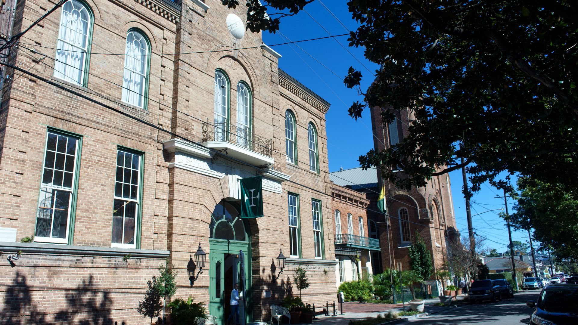 File:Front of Hotel Peter and Paul.jpg