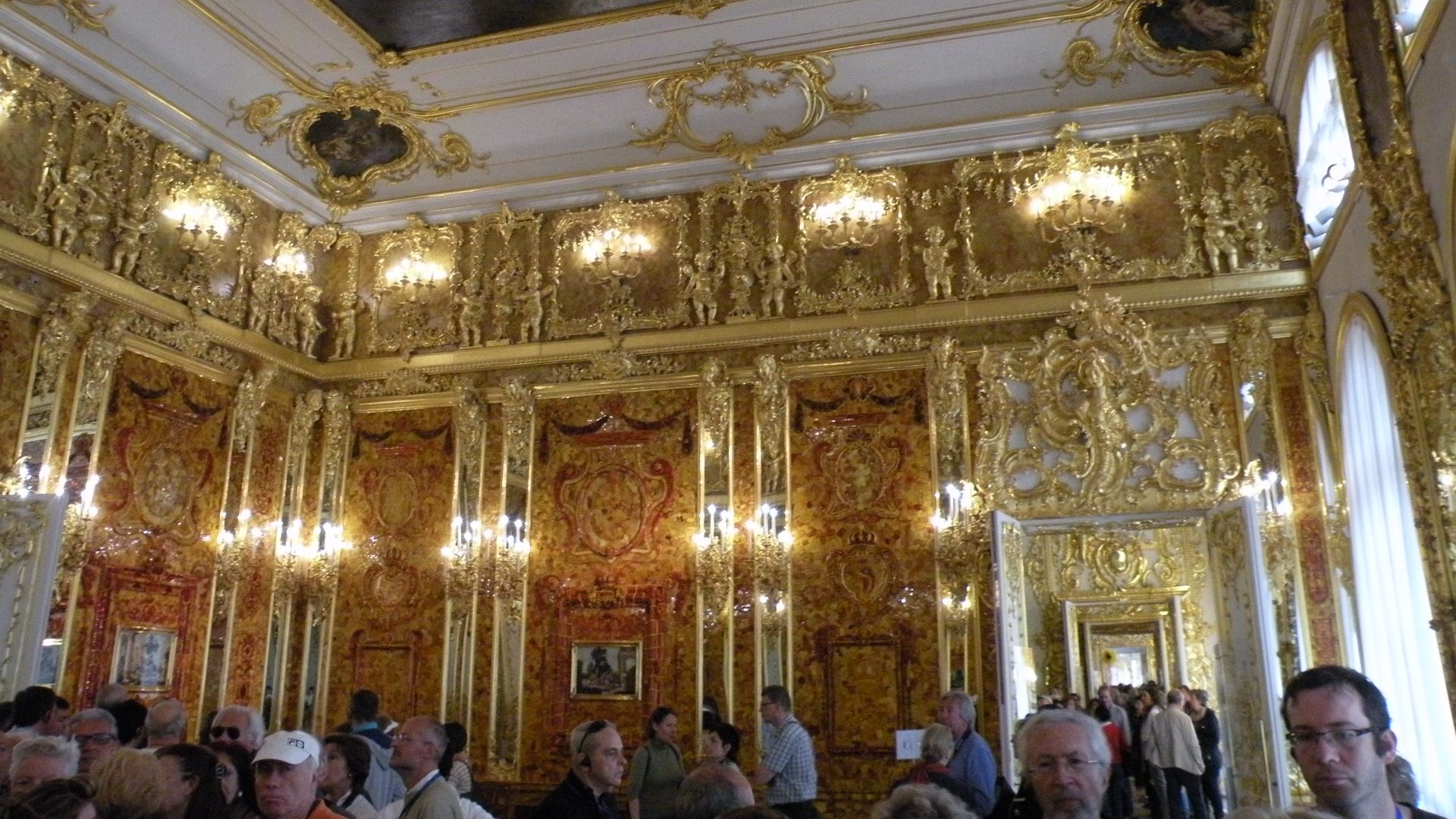 File:Reconstructed Amber Room 02.JPG