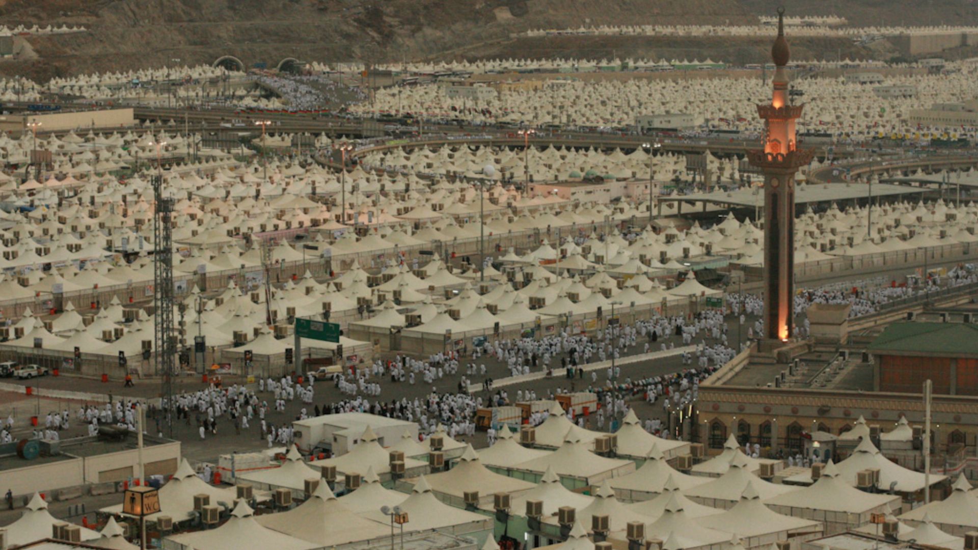 File:White tents as far as the eye can see - Flickr - Al Jazeera English.jpg