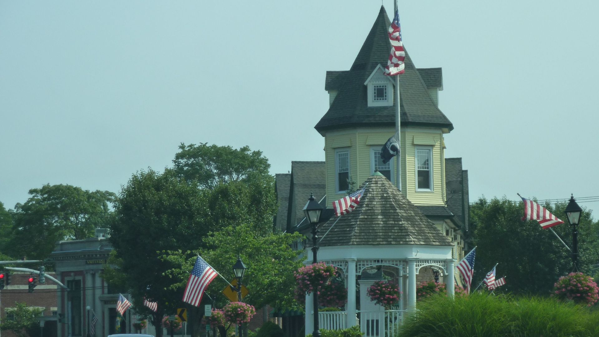 File:Amityville Triangle; NY 110.jpg