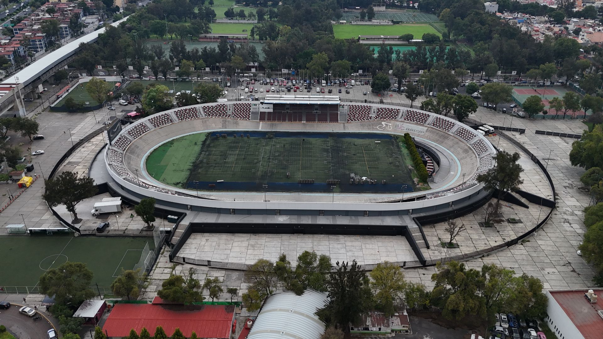 File:Vista aérea del Velódromo Olímpico Agustín Melgar y sus alrededores 03.jpg