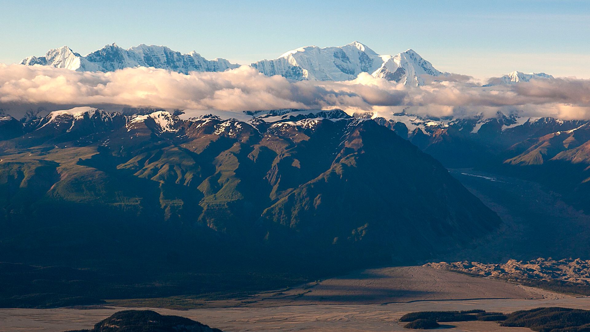 File:Chitina River, Mt Bona & Hawkins Glacier.jpg