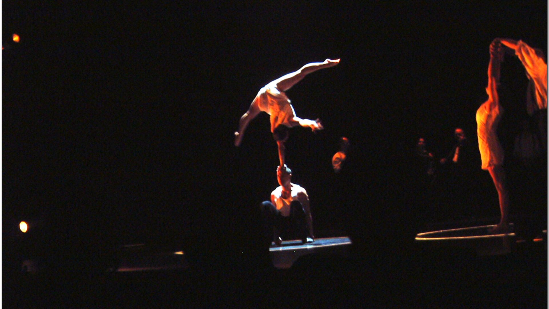 File:2003 11 27 Cirque Éloize 007 (51036317131).jpg