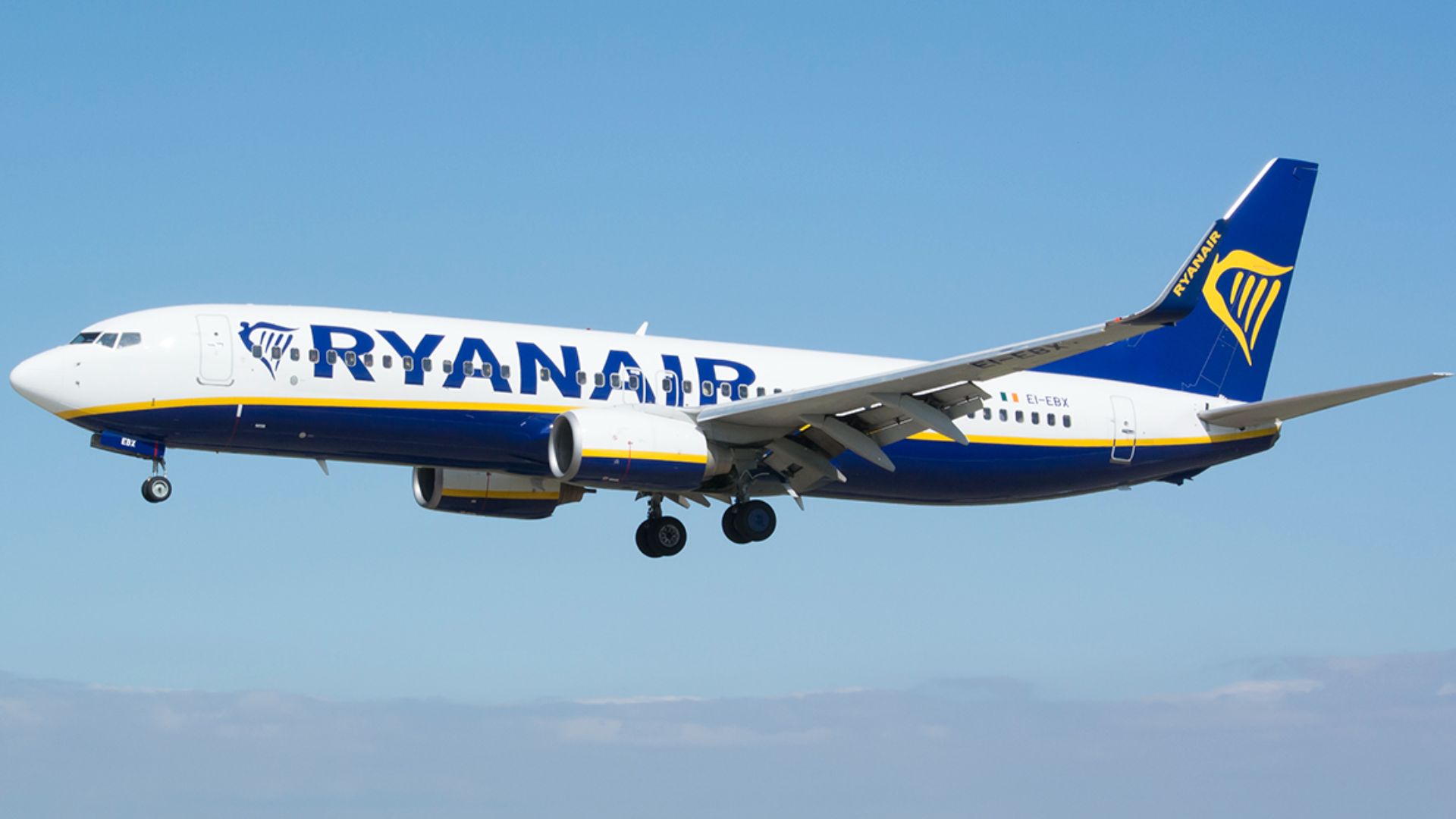 File:Ryanair Boeing 737-800 EI-EBX.jpg