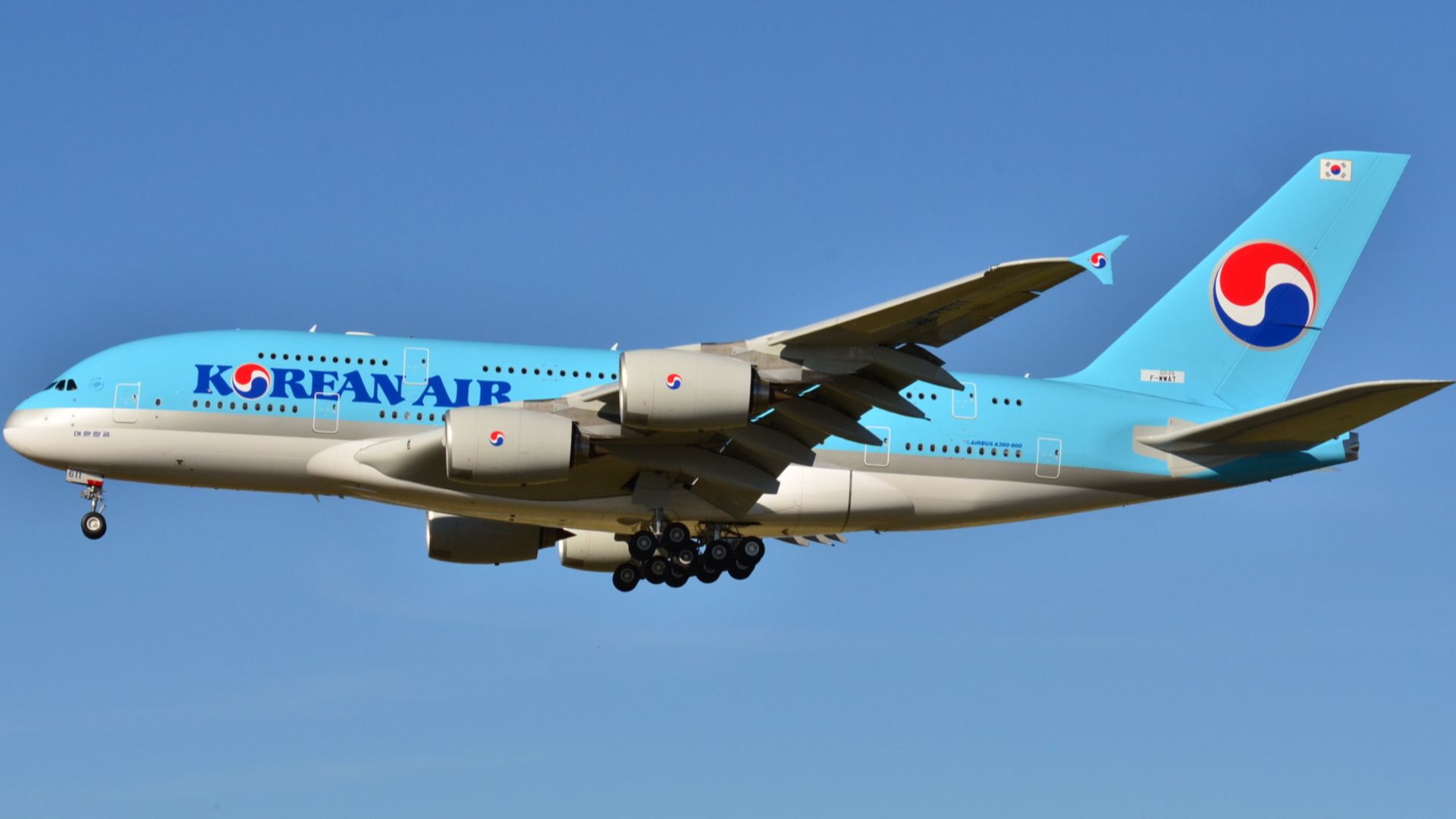 File:Airbus A380-800 Korean Air (KAL) F-WWAT - MSN 035 - Will be HL7611 (5752175484).jpg