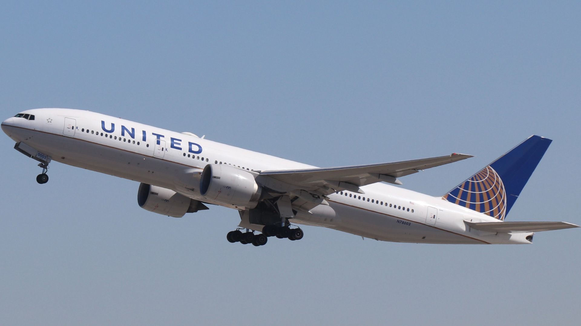 File:United Airlines 777-200 departing Los Angeles.jpg