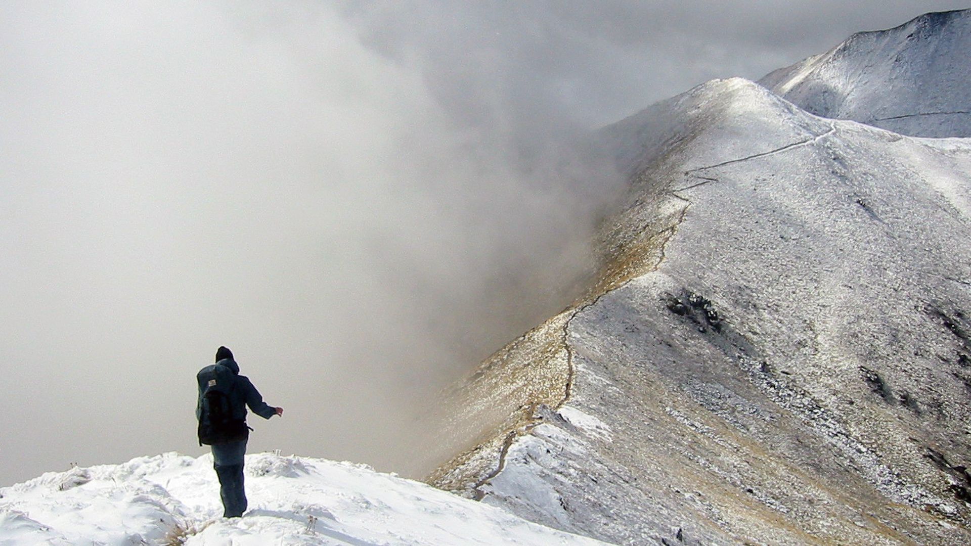 Alpine In Ridge Line 20 Wayfaring Walks To Try Around The World - RoughMaps