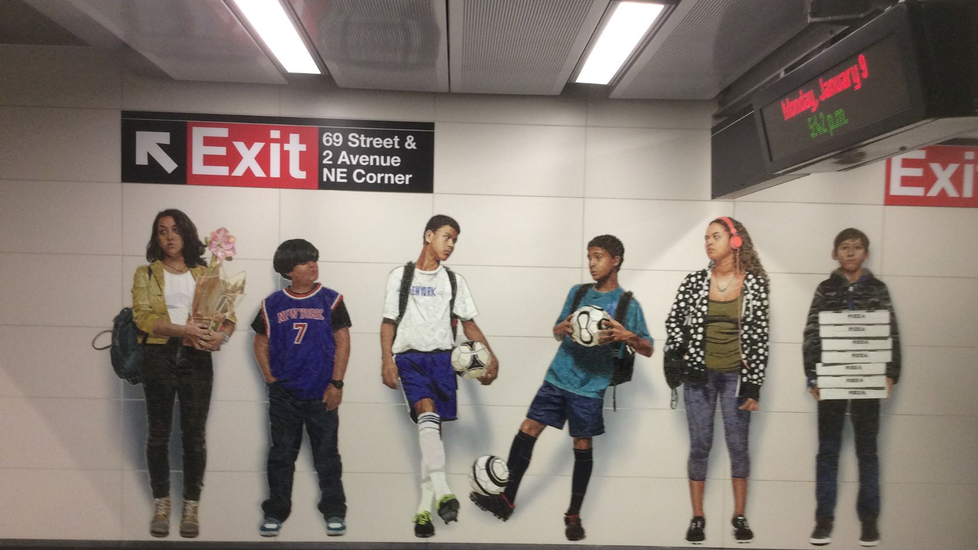 File:72 St 2 Av Jan 2017 18.jpg