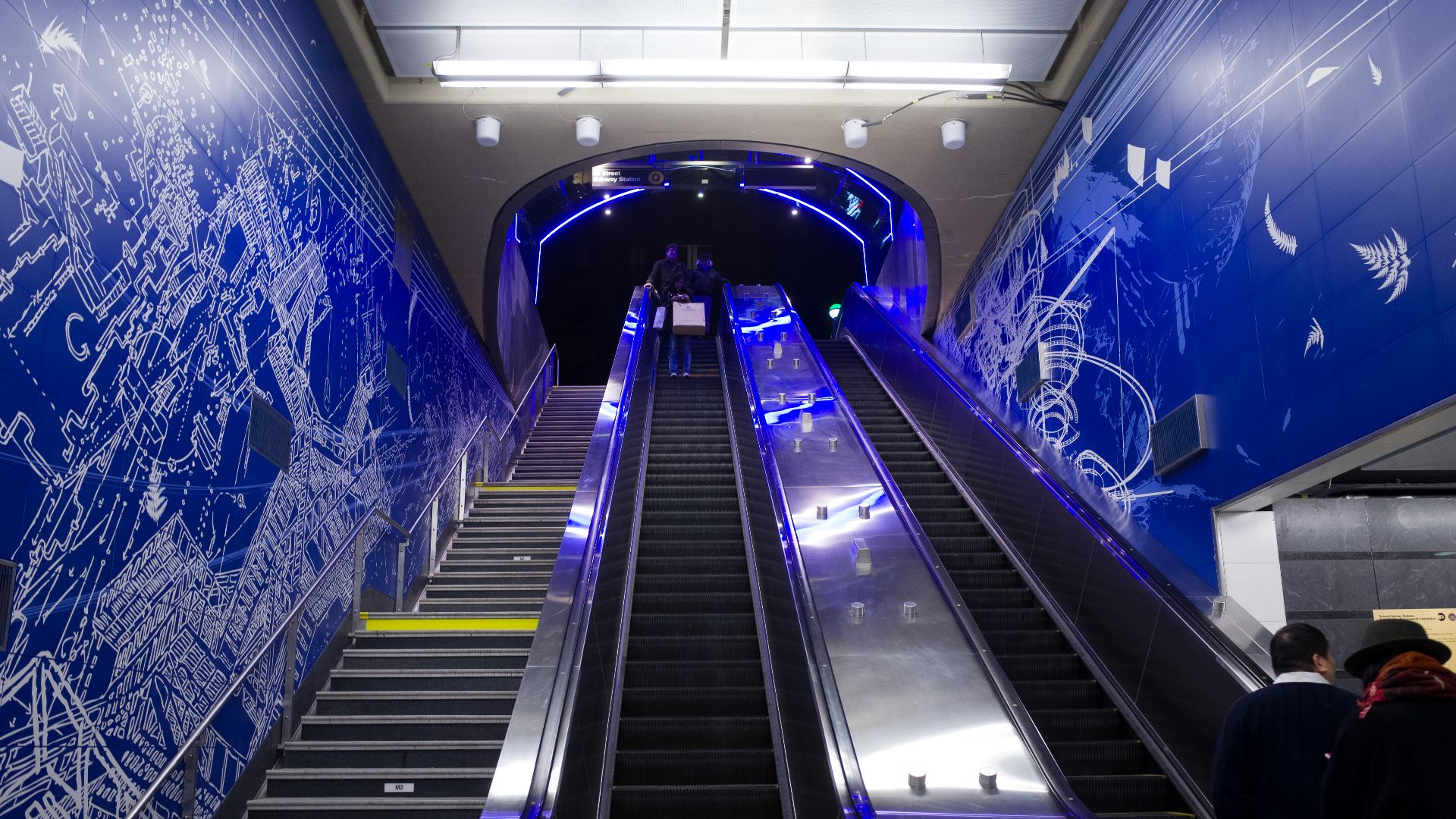File:Opening day, 96 street station, second avenue subway (31306108233).jpg