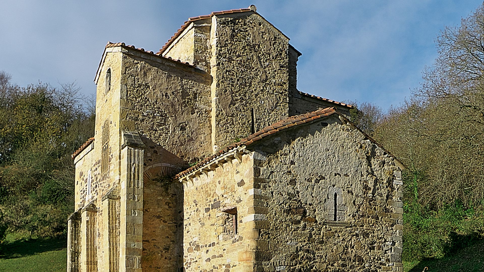 File:Testero de San Miguel de Lillo.jpg