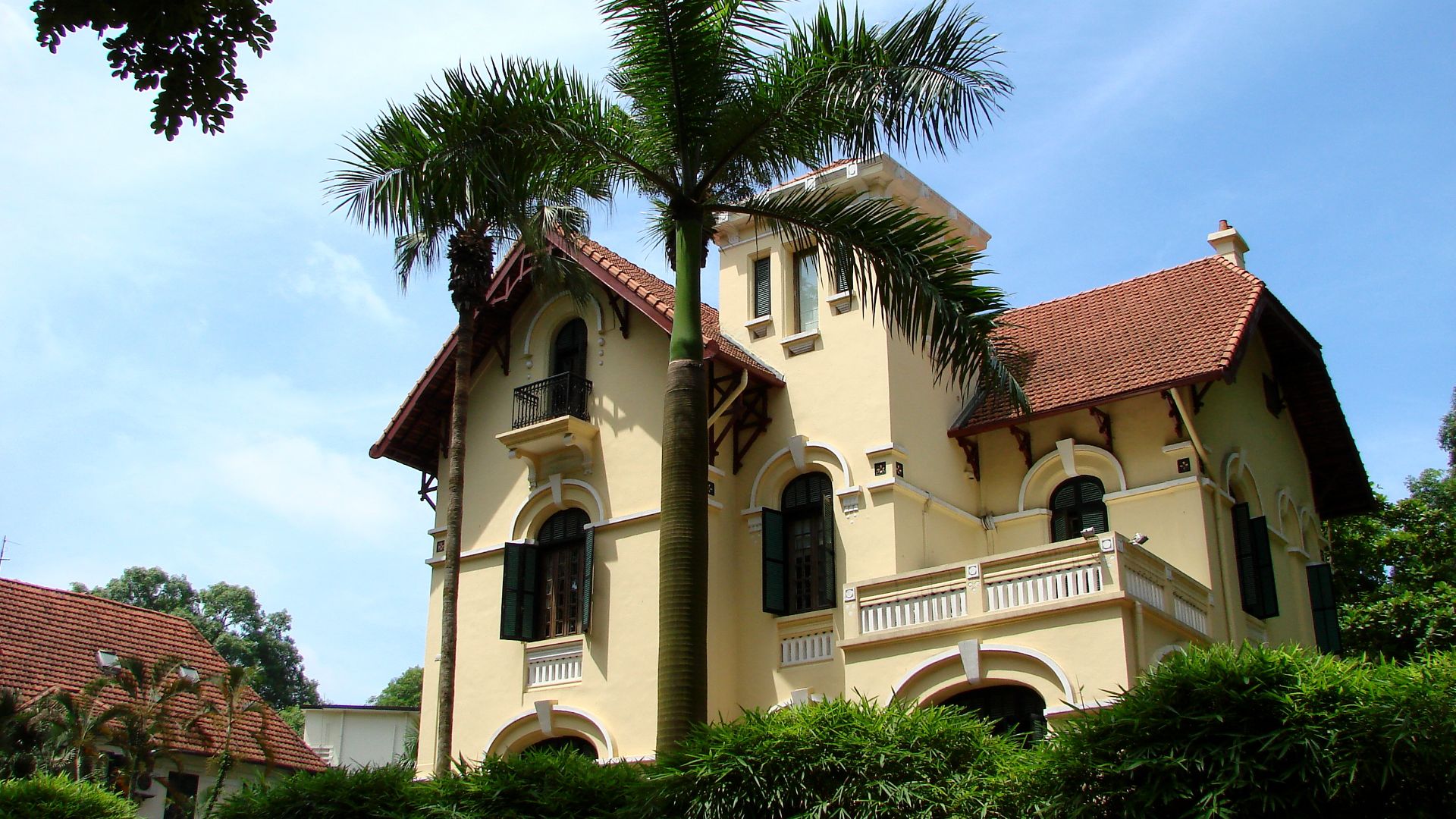 File:French COlonial Architecture - Hanoi - Vietnam.JPG