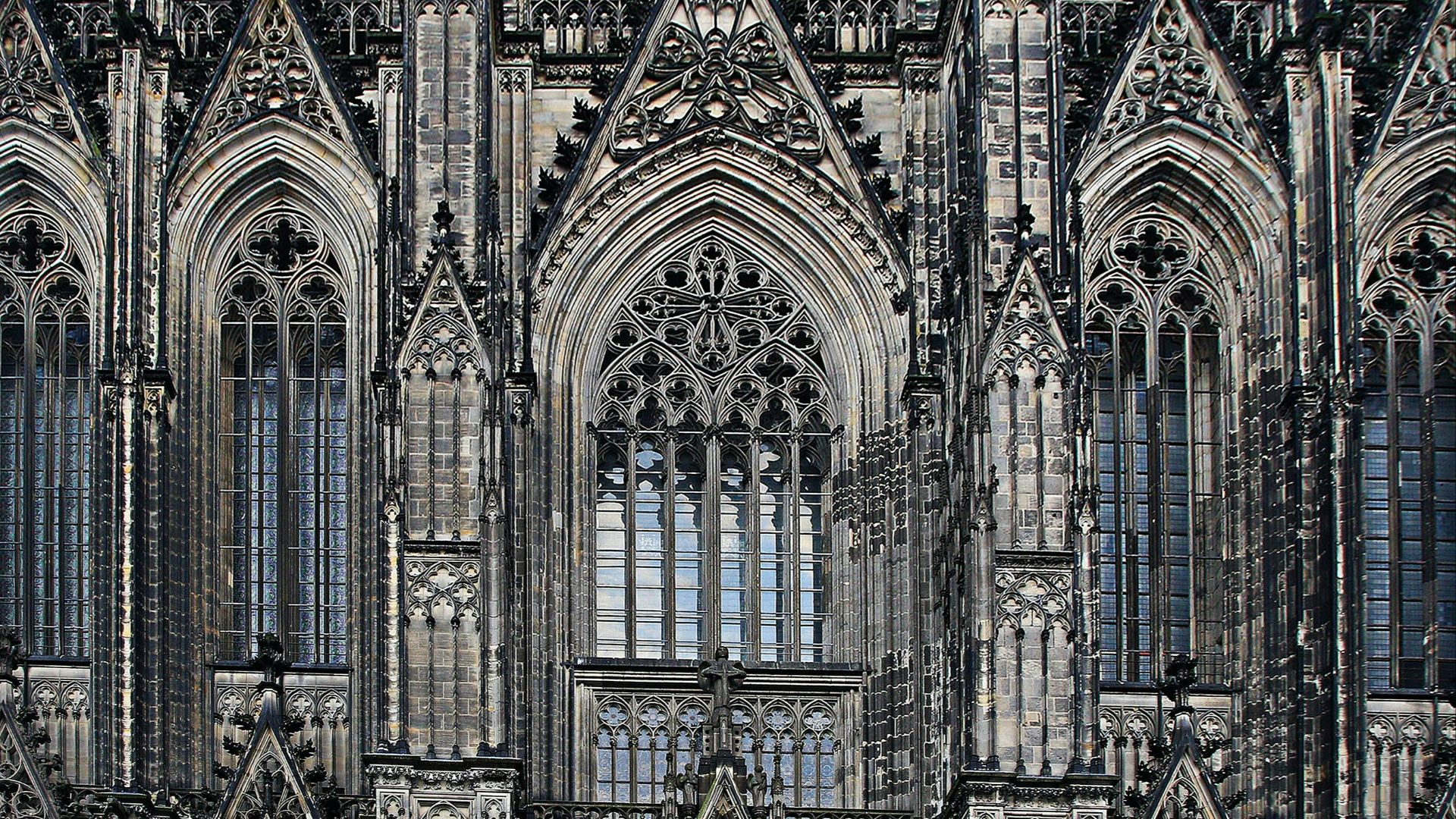 closeup photo of Cologne Cathedral