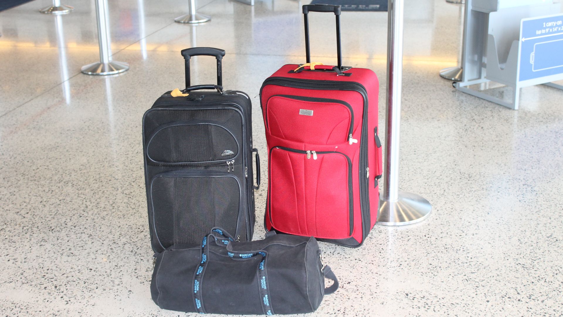 File:Luggage awaiting loading at airport IMG 3140.JPG