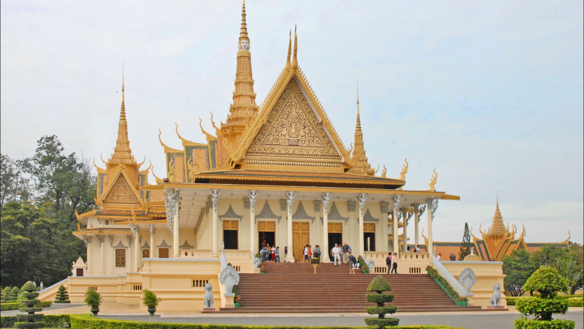 File:Le Palais Royal (Phnom Penh) (6997773481).jpg