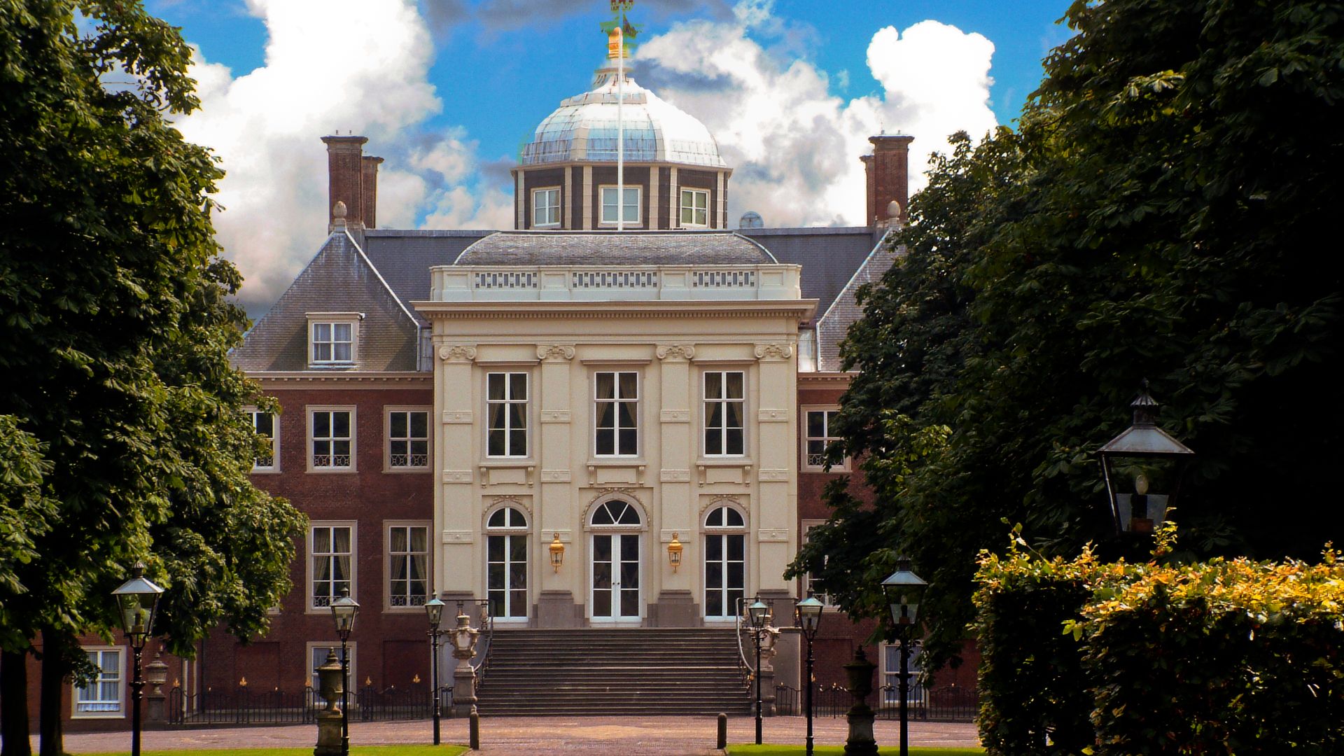 File:Huis ten Bosch.jpg