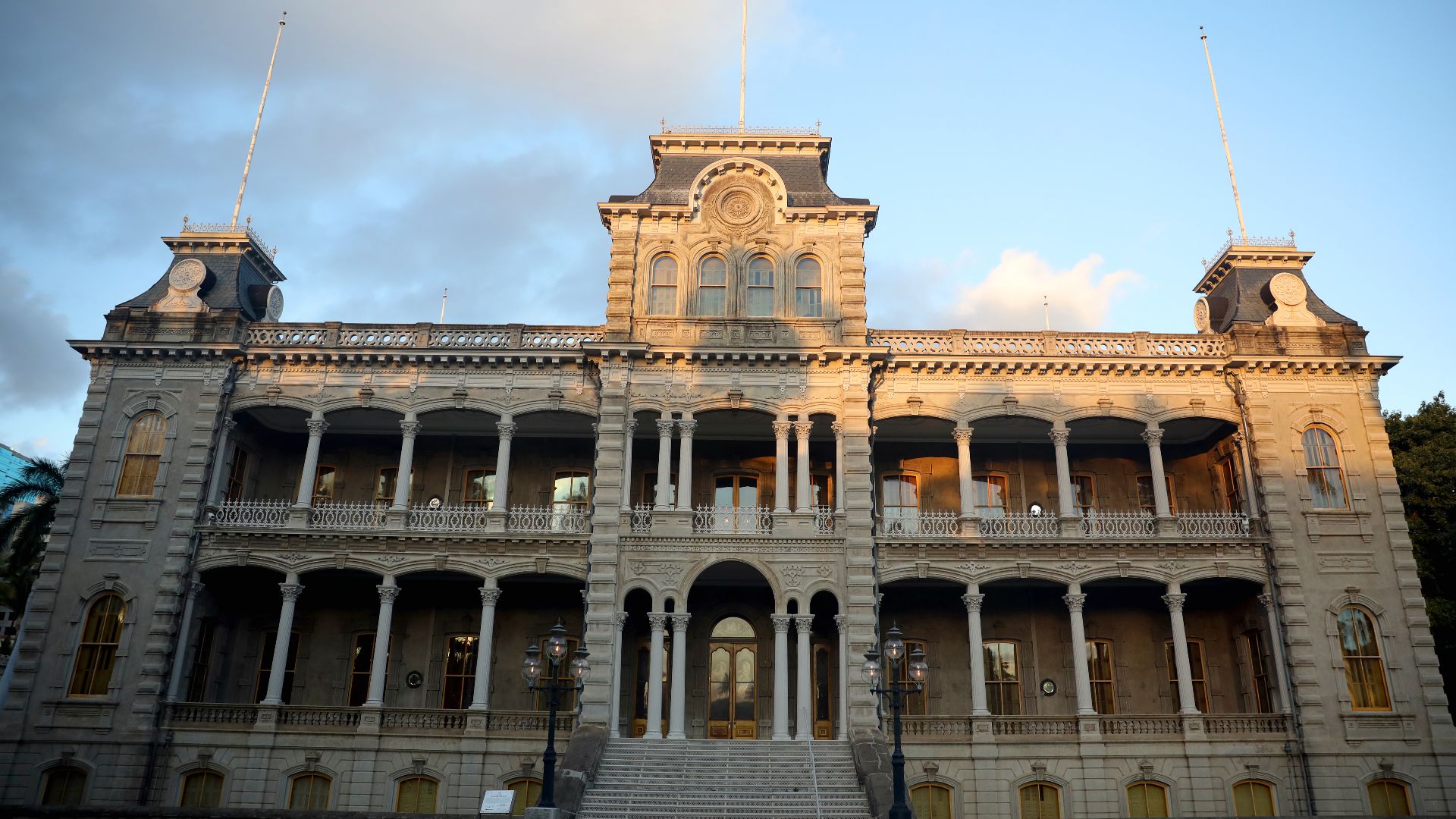 File:Iolani Palace (51871633432).jpg