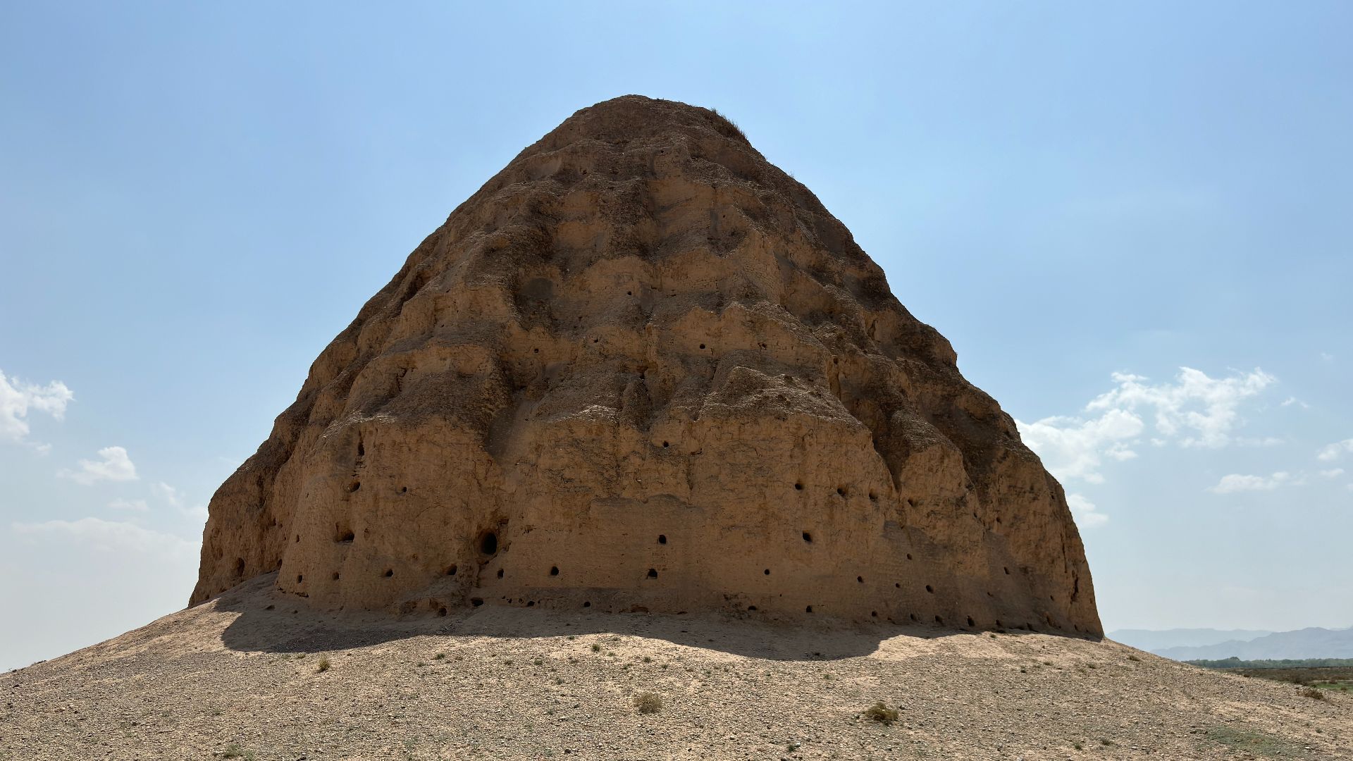 File:Western Xia mausoleums 7.jpg