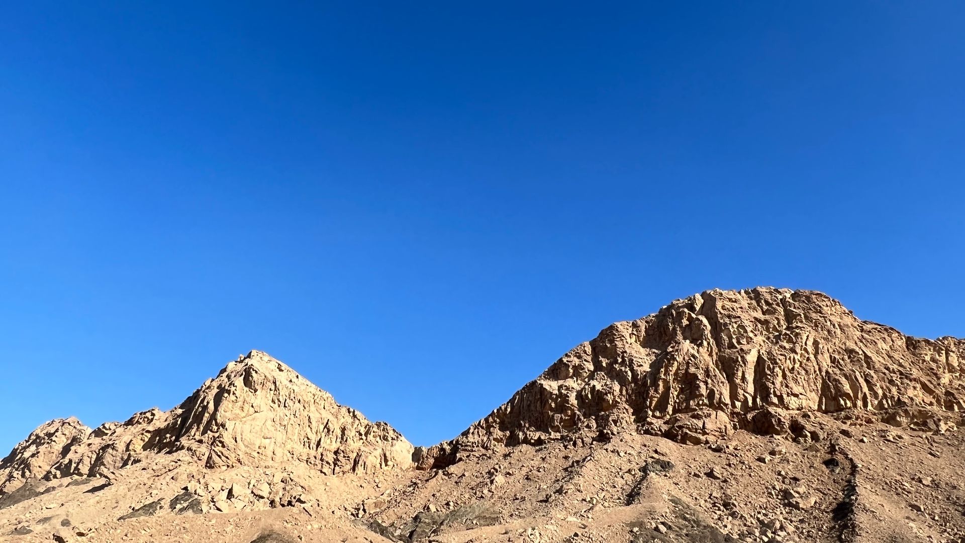 File:Melina Mountains - Jebel Al Faya.jpg