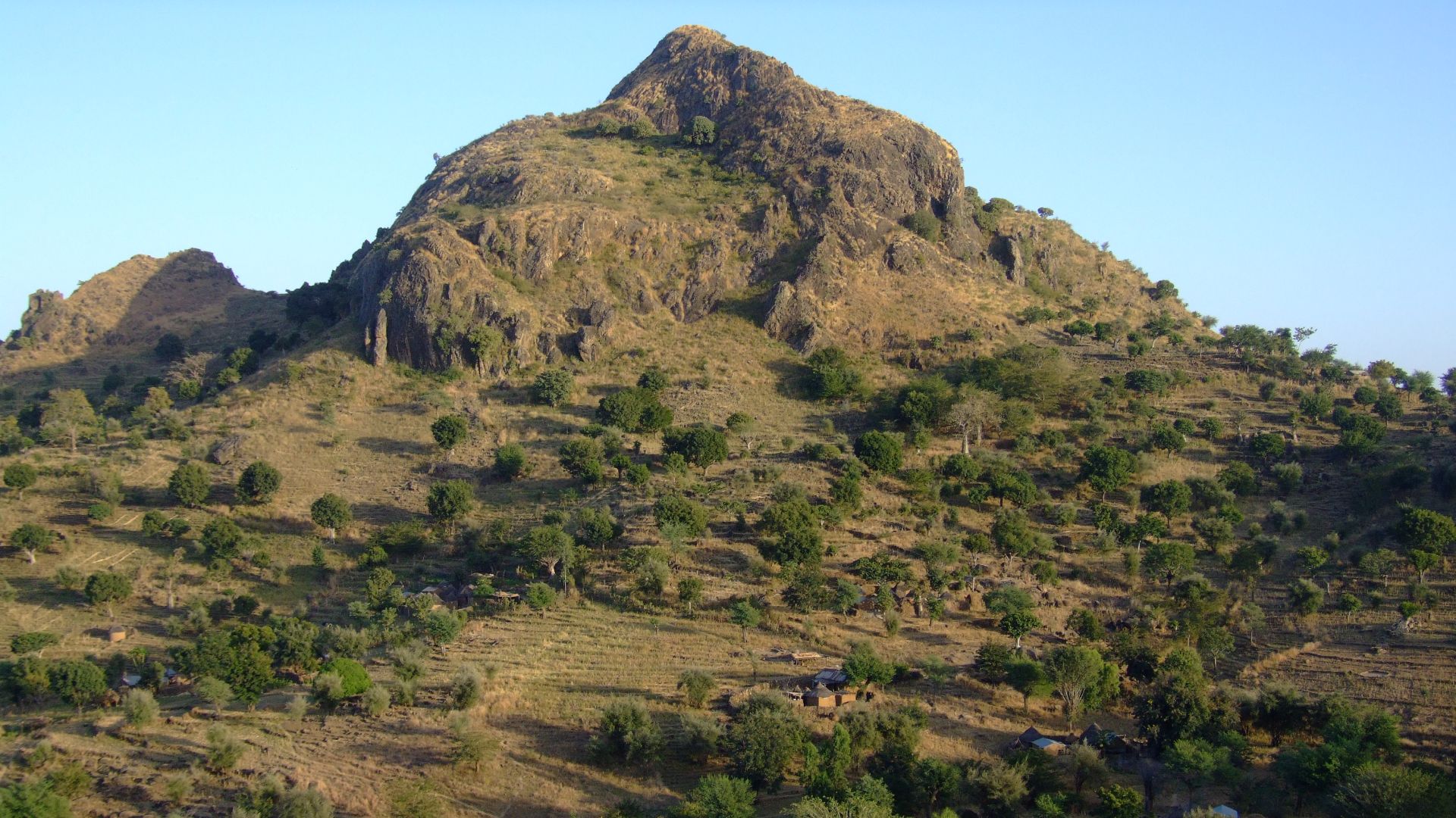 File:Mandara Mountains - panoramio.jpg