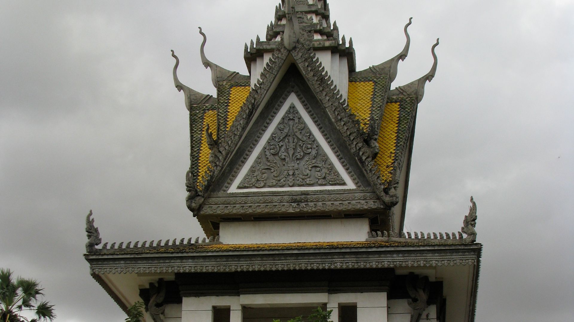 File:Cambodia 08 - 006 - Killing fields memorial (3199484068).jpg