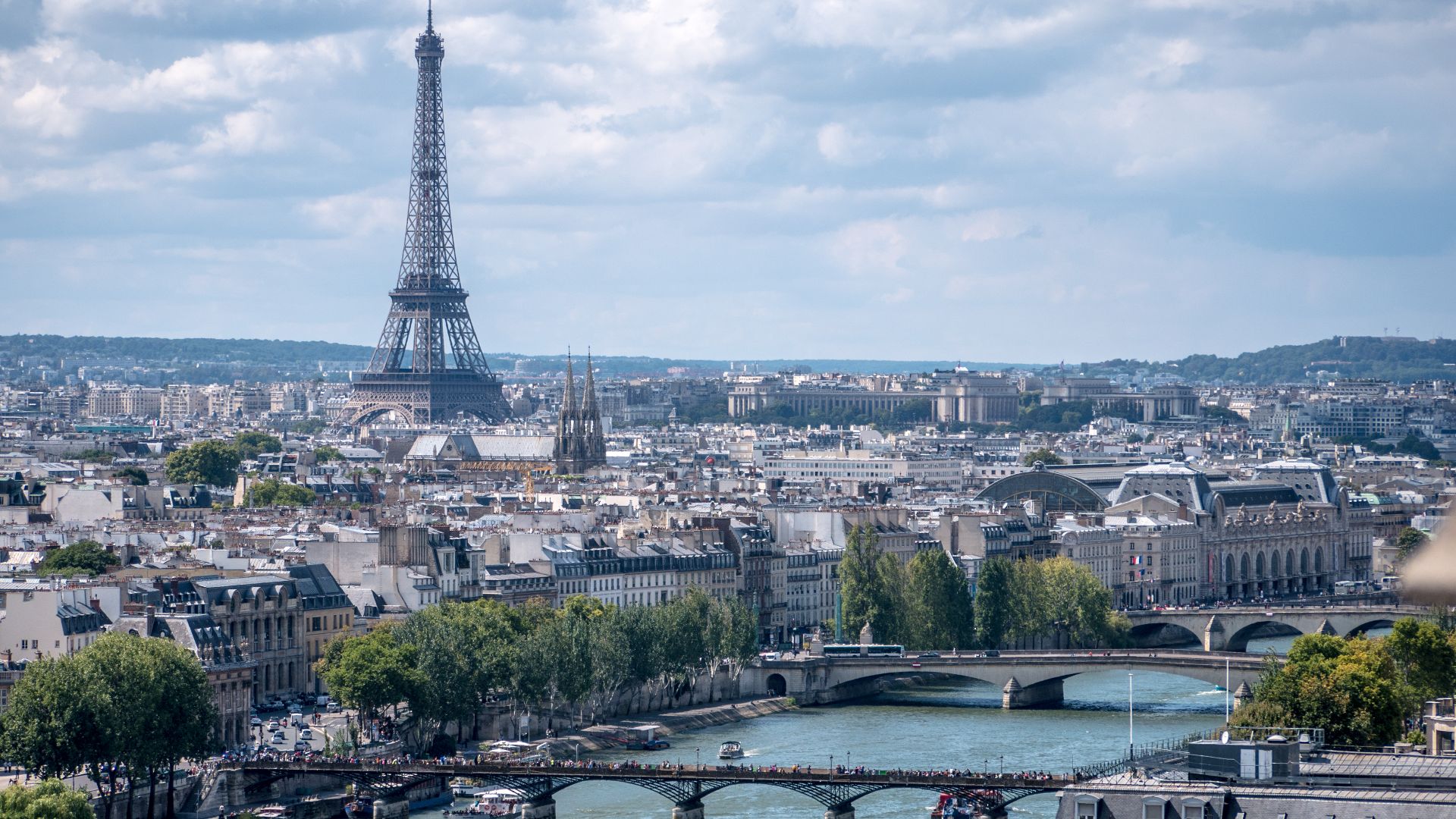 File:La Tour Eiffel vue de la Tour Saint-Jacques, Paris août 2014 (2).jpg