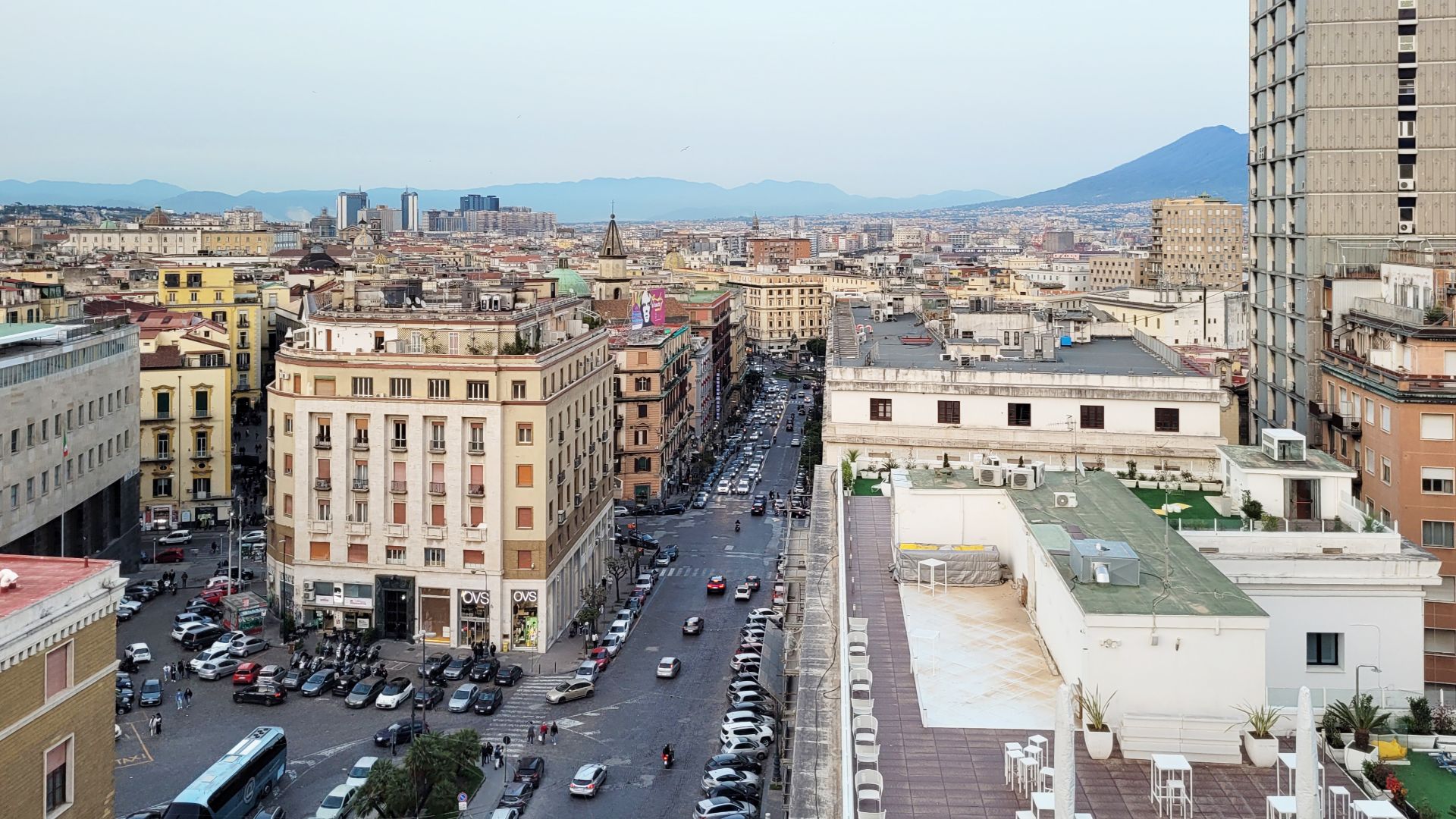 File:Via Armando Diaz (Naples).jpg