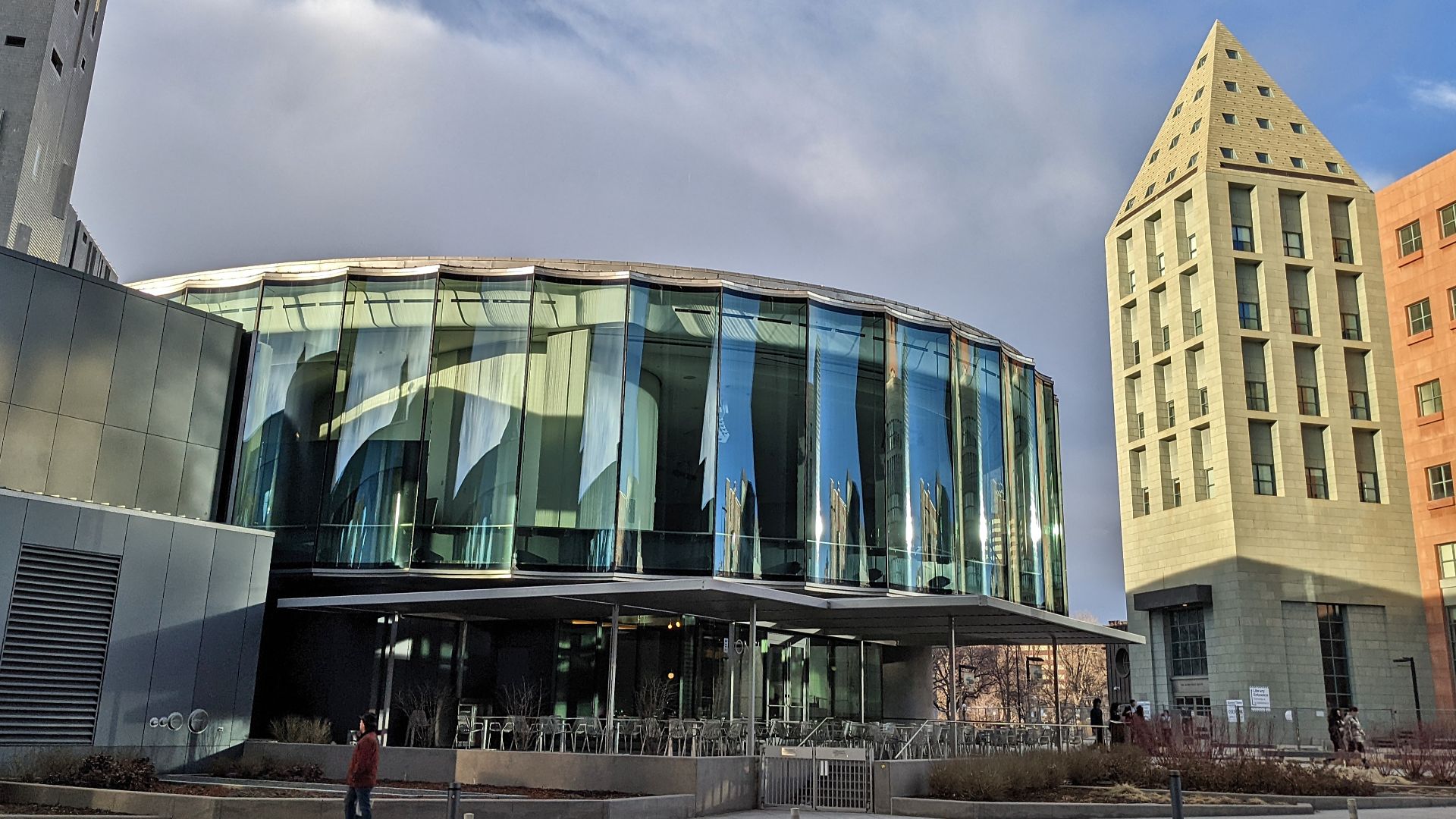 File:Denver Art Museum - Sie Welcome Center 02.jpg