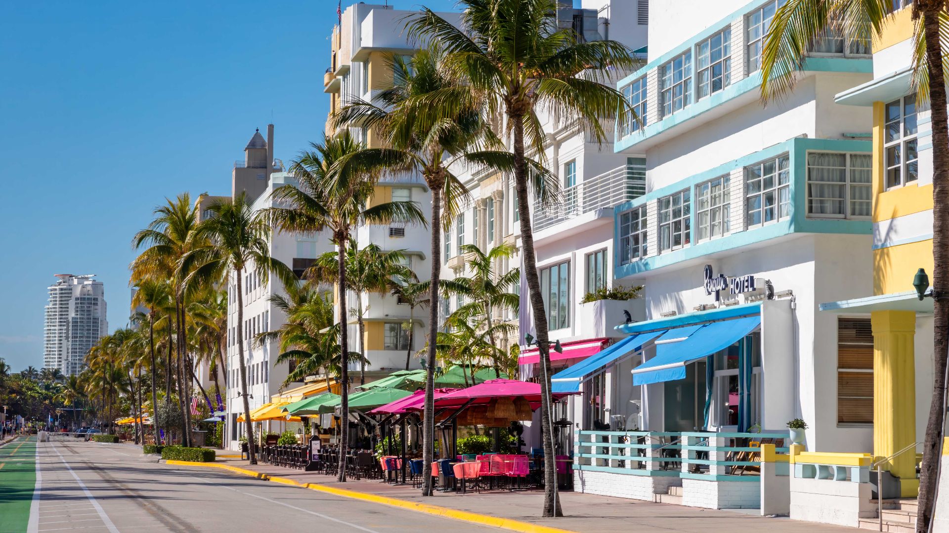 File:Ocean Drive in the Miami Beach Art Deco Historic District.jpg