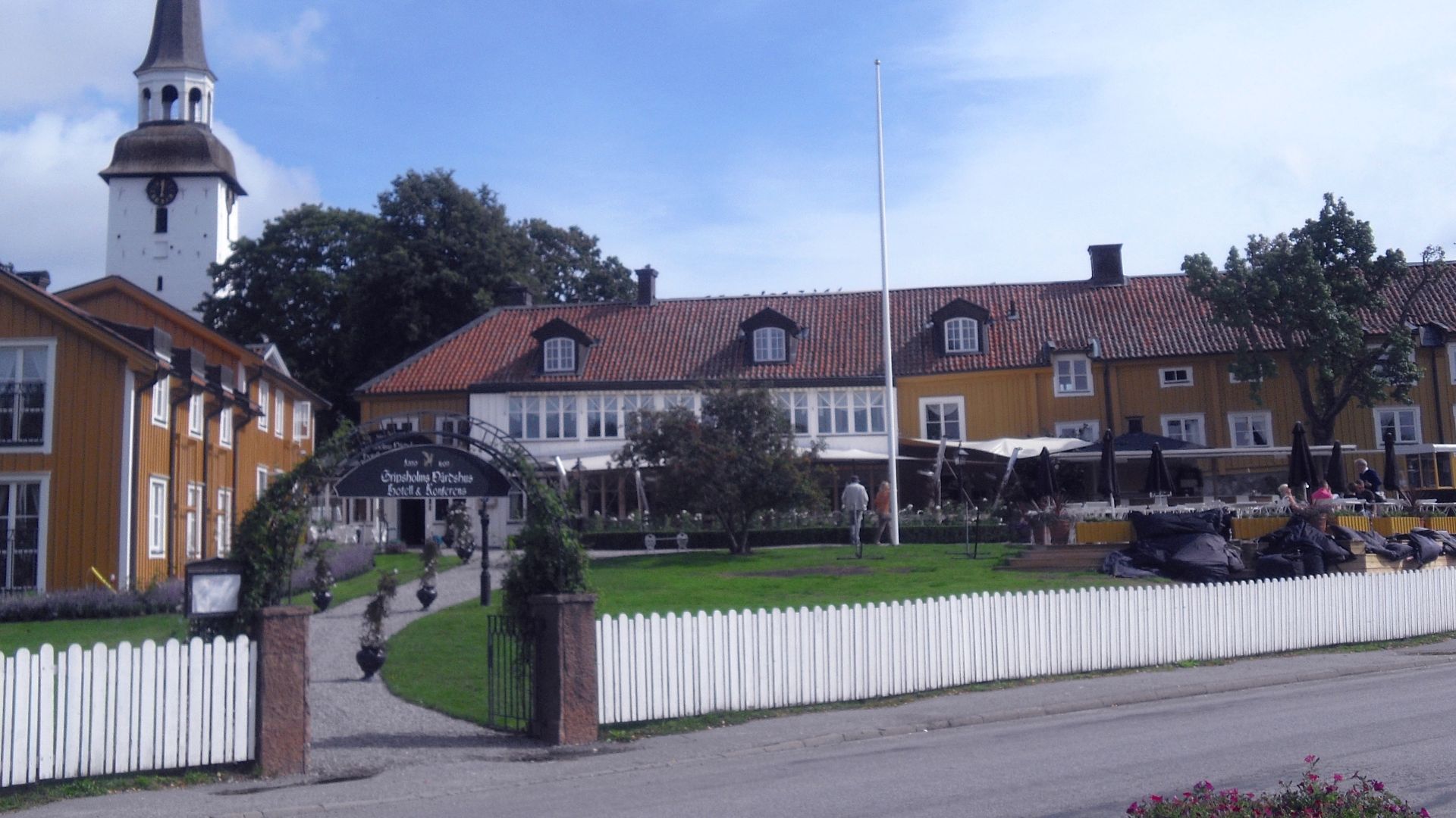 File:Gripsholms värdshus aug 2011.jpg
