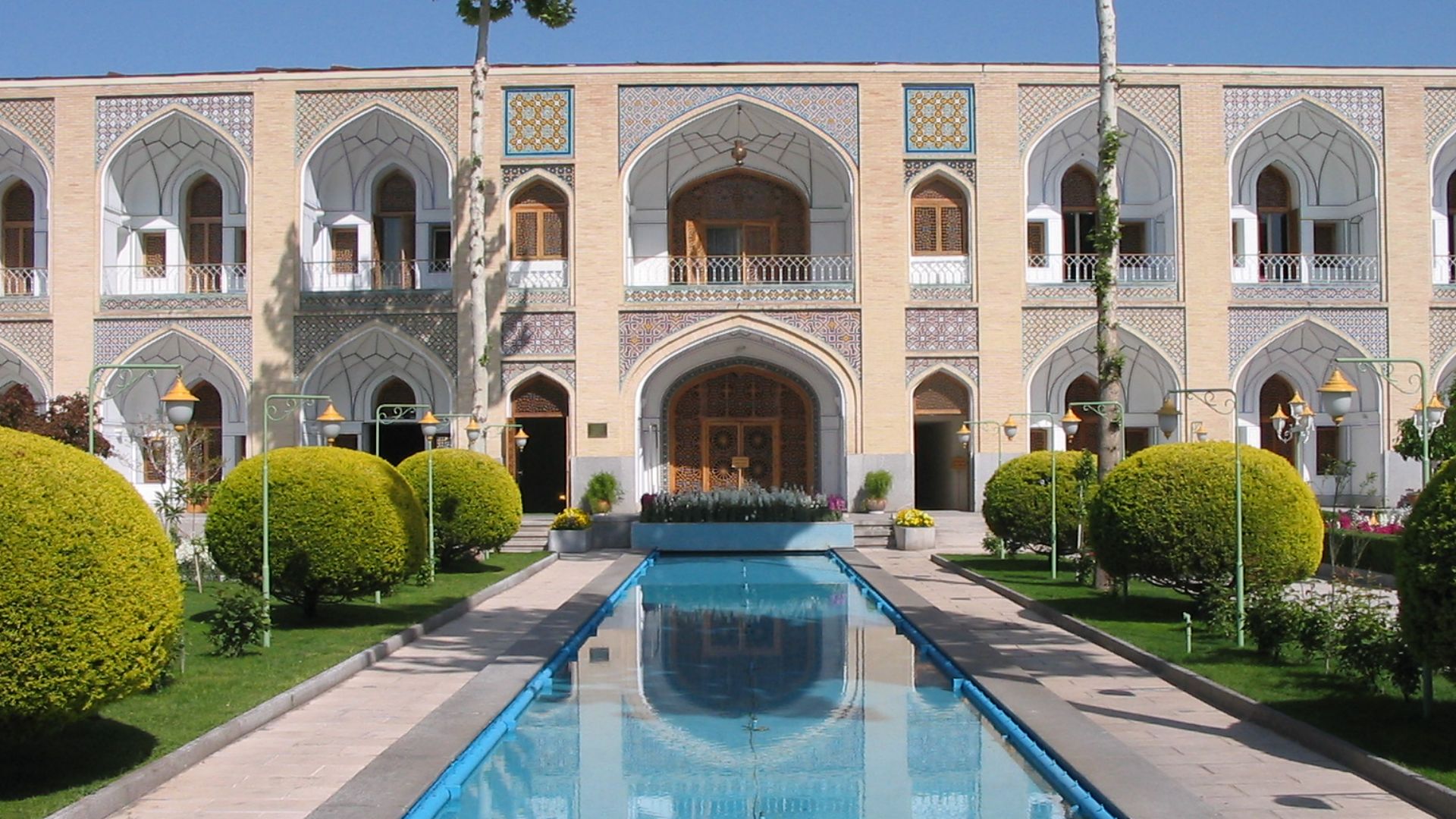File:Abbasi Hotel.jpg