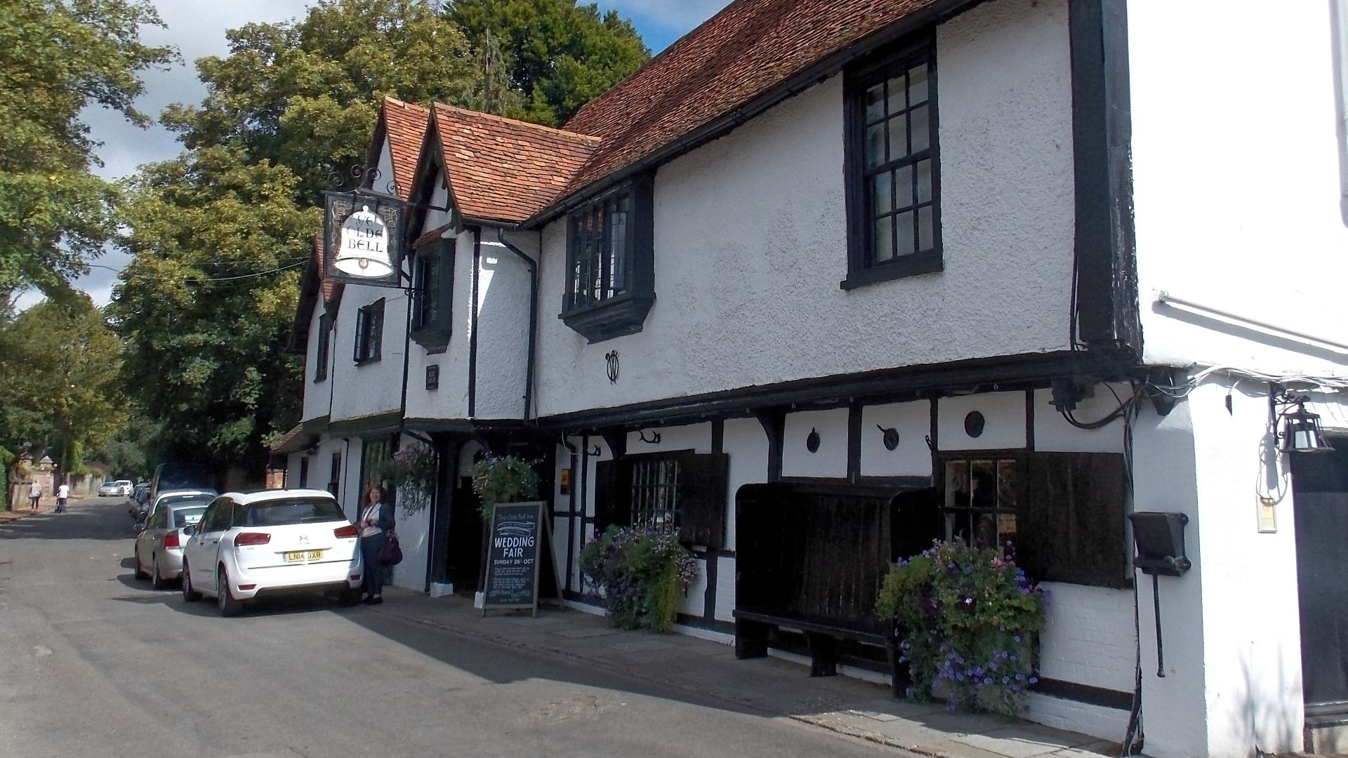 File:The Olde Bell Inn Hotel Hurley Berkshire England.jpg