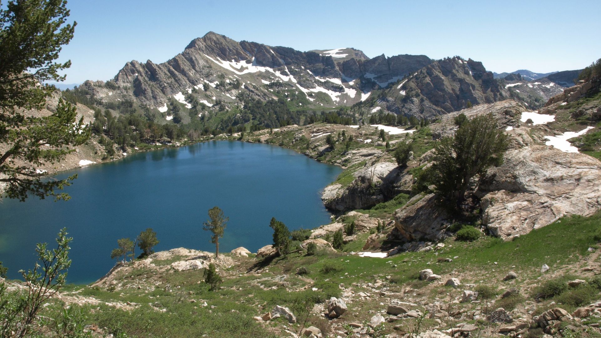 File:Liberty Lake and Lake Peak SE from Ruby Crest Trail, Ruby Mountains, Nevada (16180115741).jpg