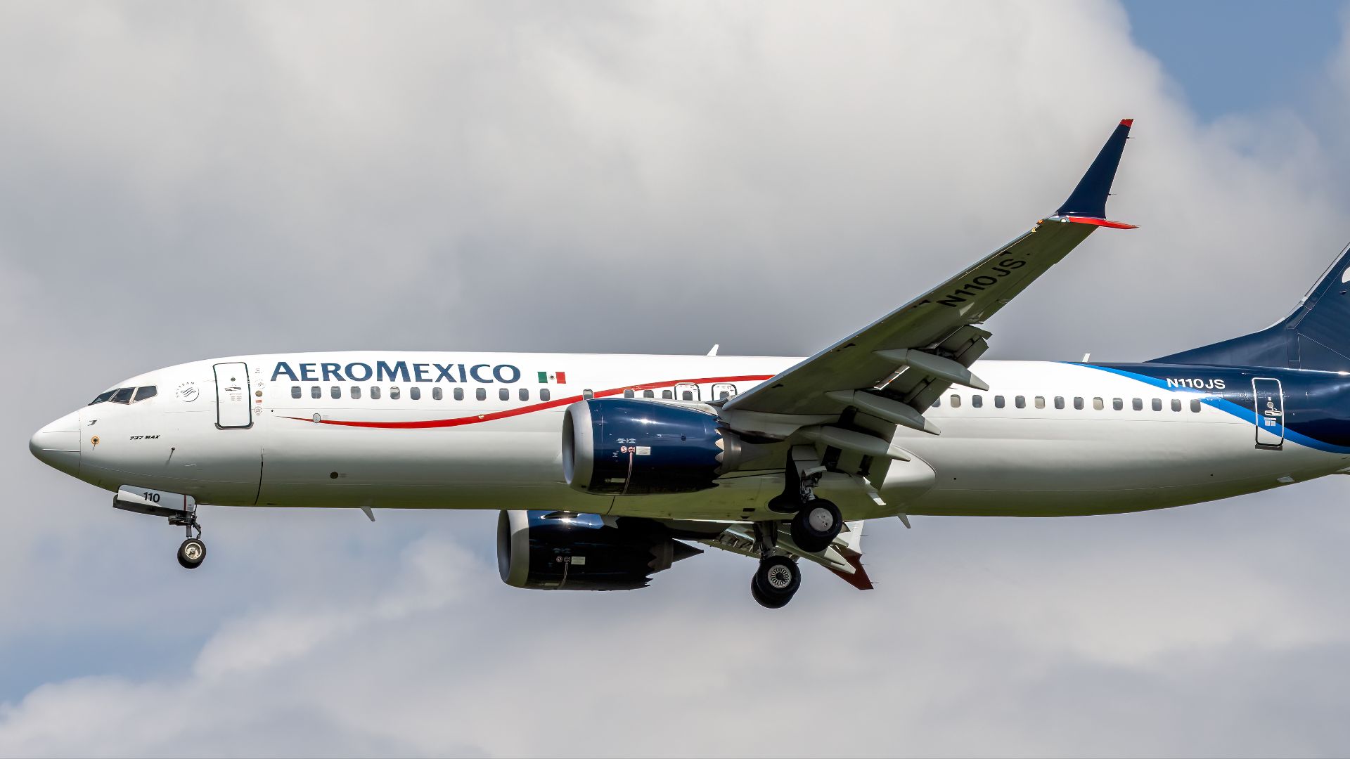File:Aeromexico Boeing 737-8 MAX N110JS IAD VA3.jpg