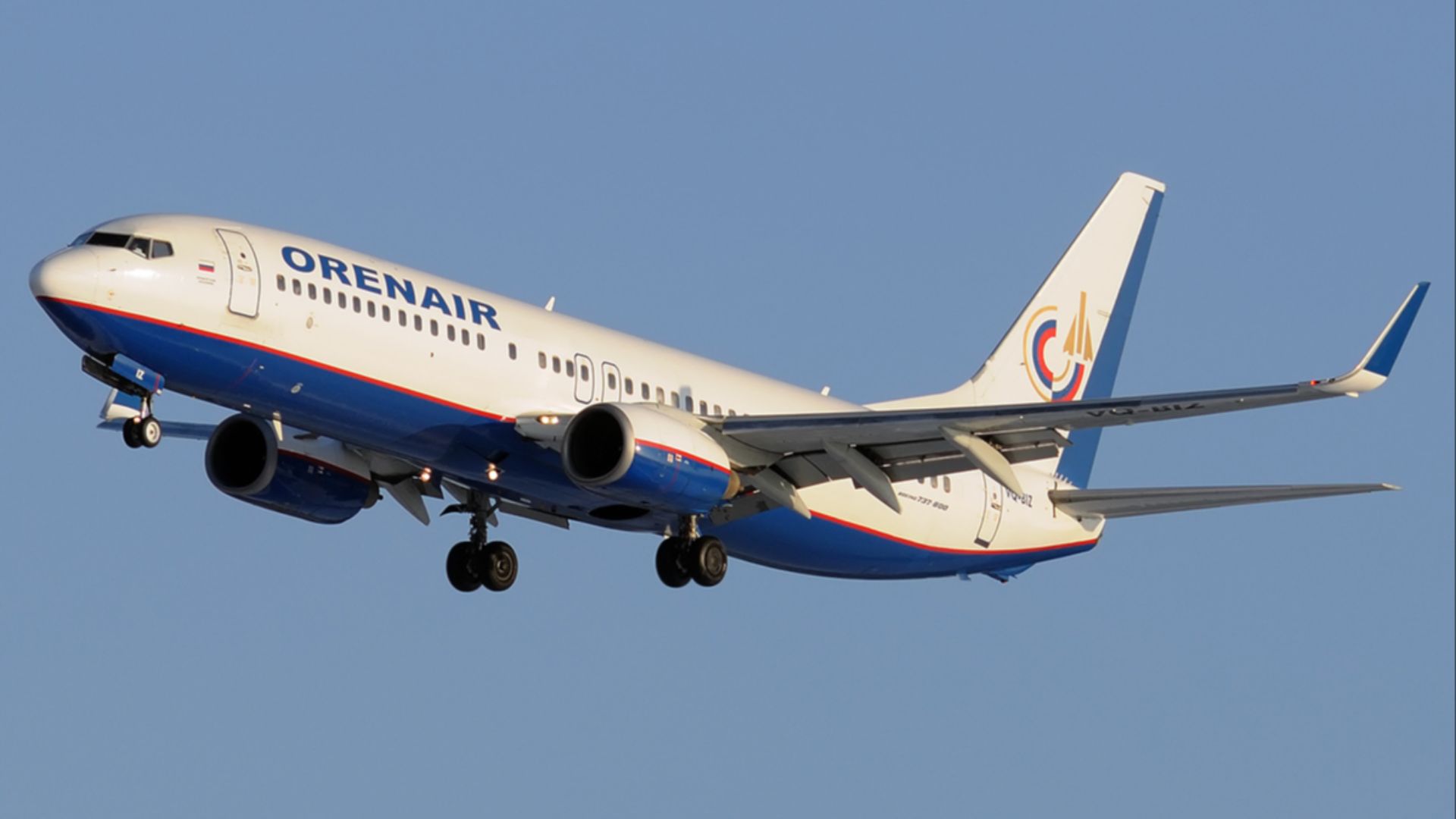File:Orenair Boeing 737-800 VQ-BIZ SVO Jan 2014.png