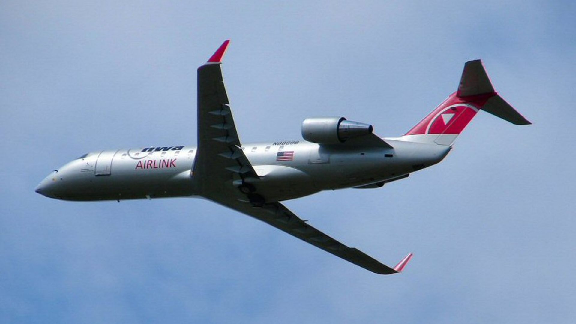 File:Bombardier CRJ-200 (278686685).jpg