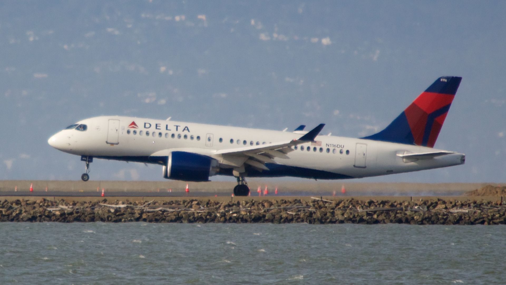 File:Delta Airbus A220 -100 N116DU DSC 0047.jpg
