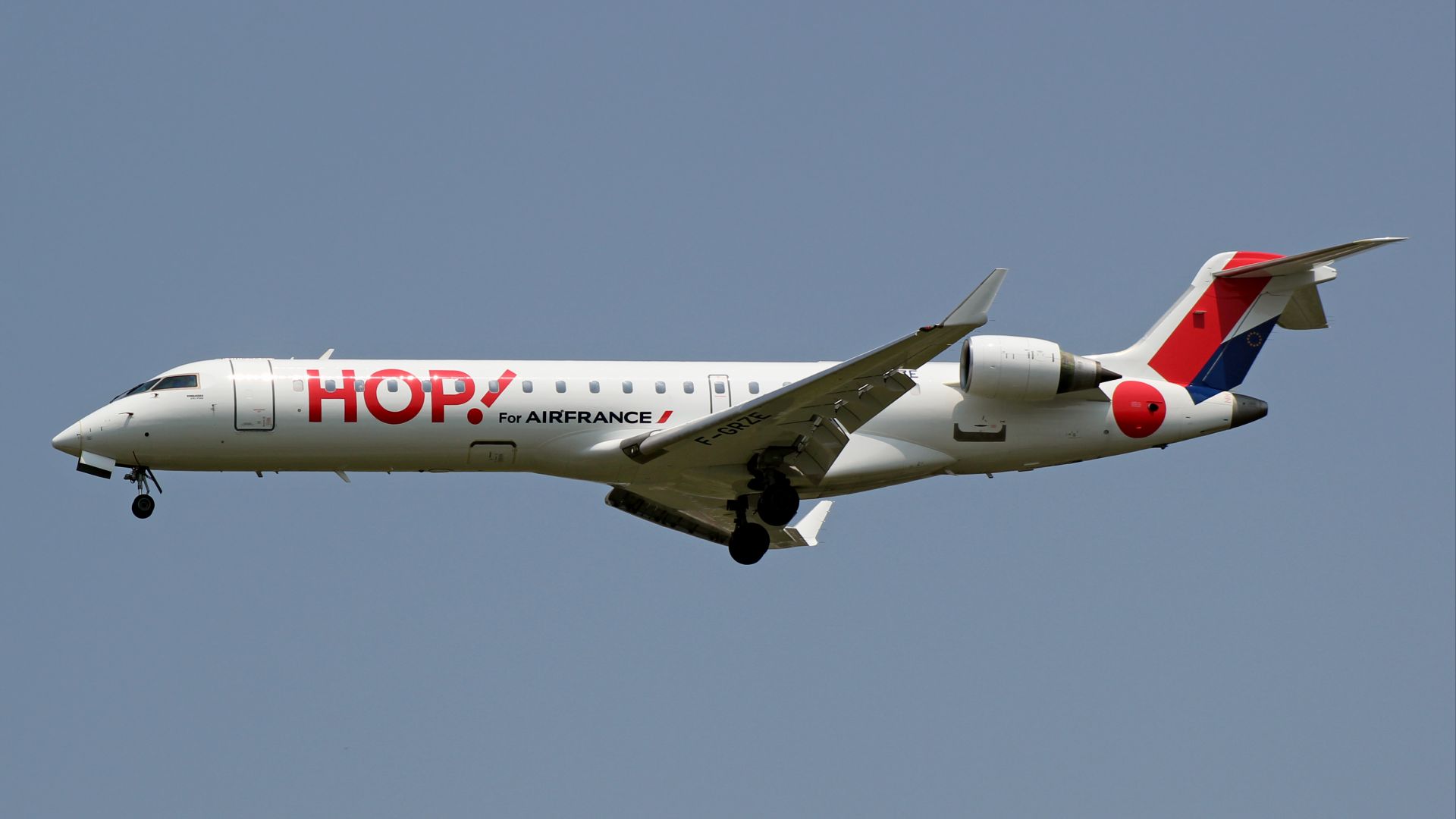 File:CRJ700 HOP F-GRZE.jpg