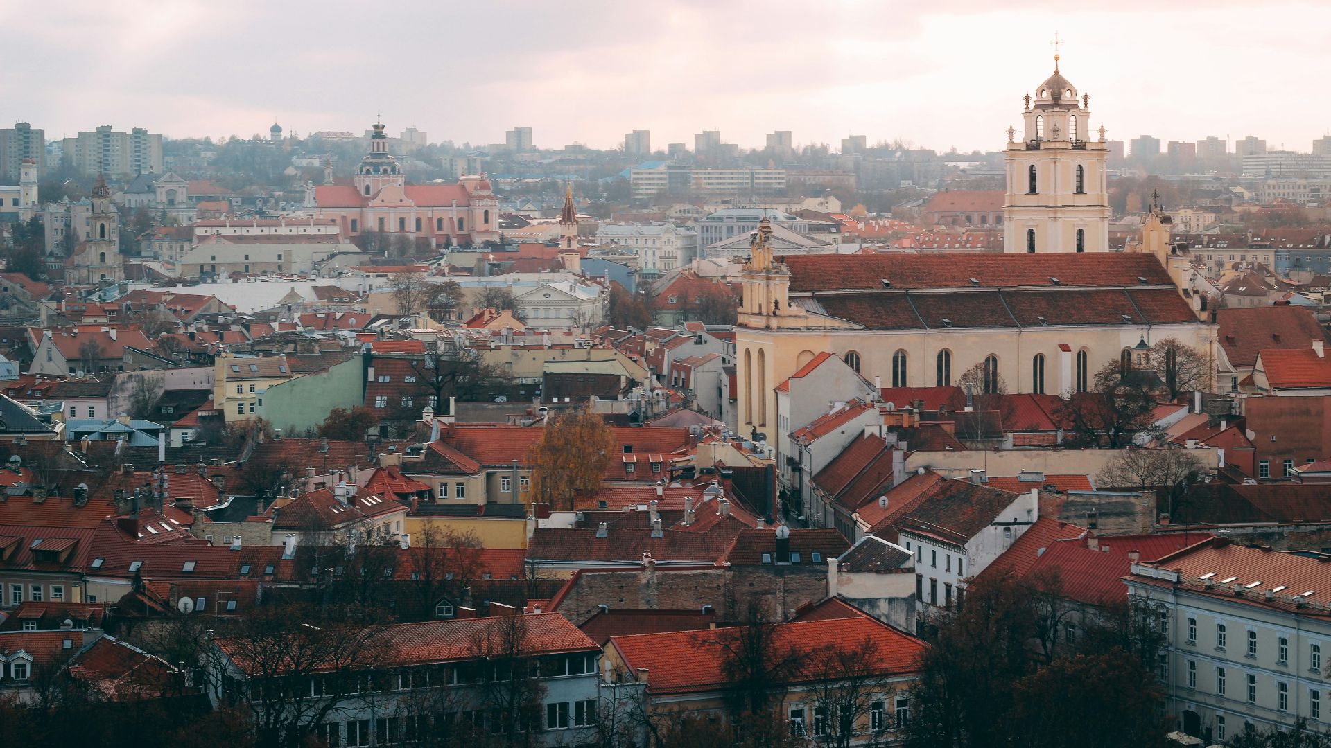 a city with many buildings