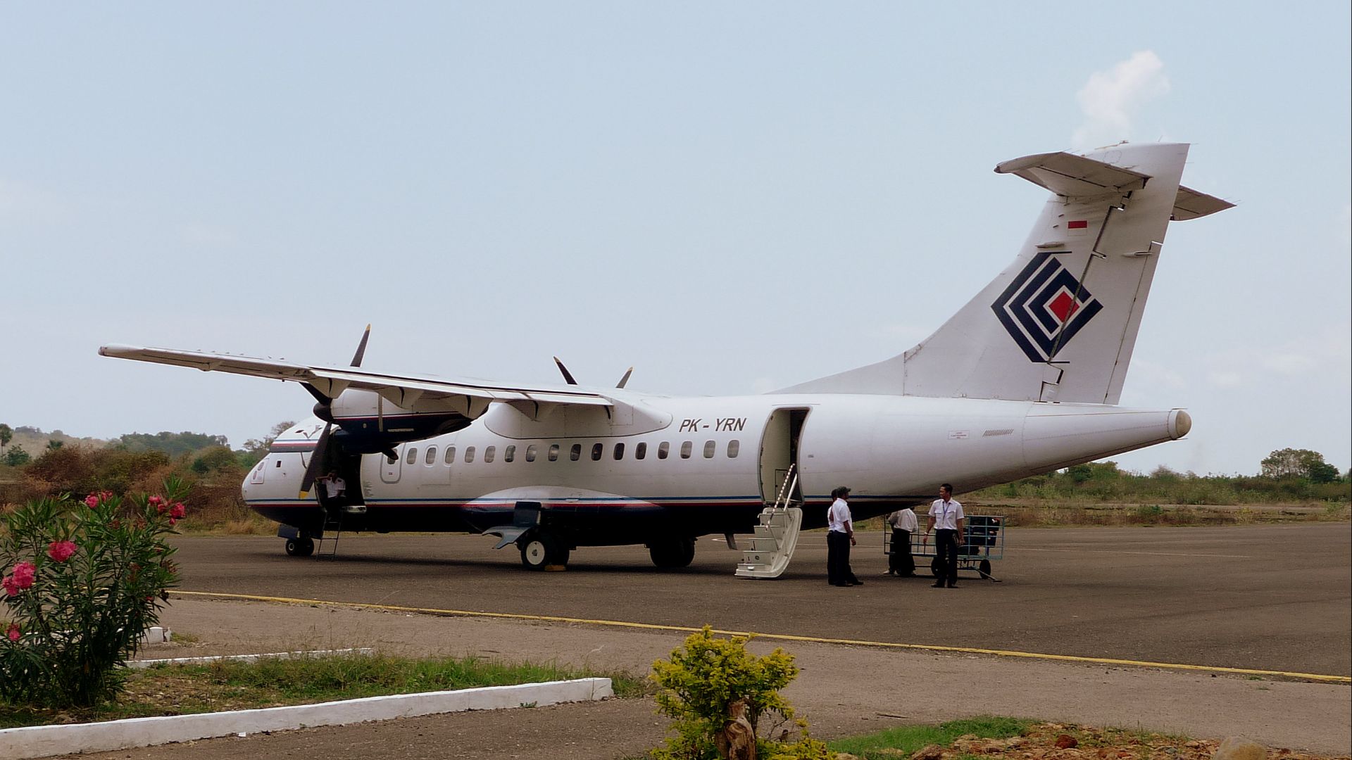 File:Trigana Air Service ATR-42v PK-YRN at Labuan Bajo Airport.jpg
