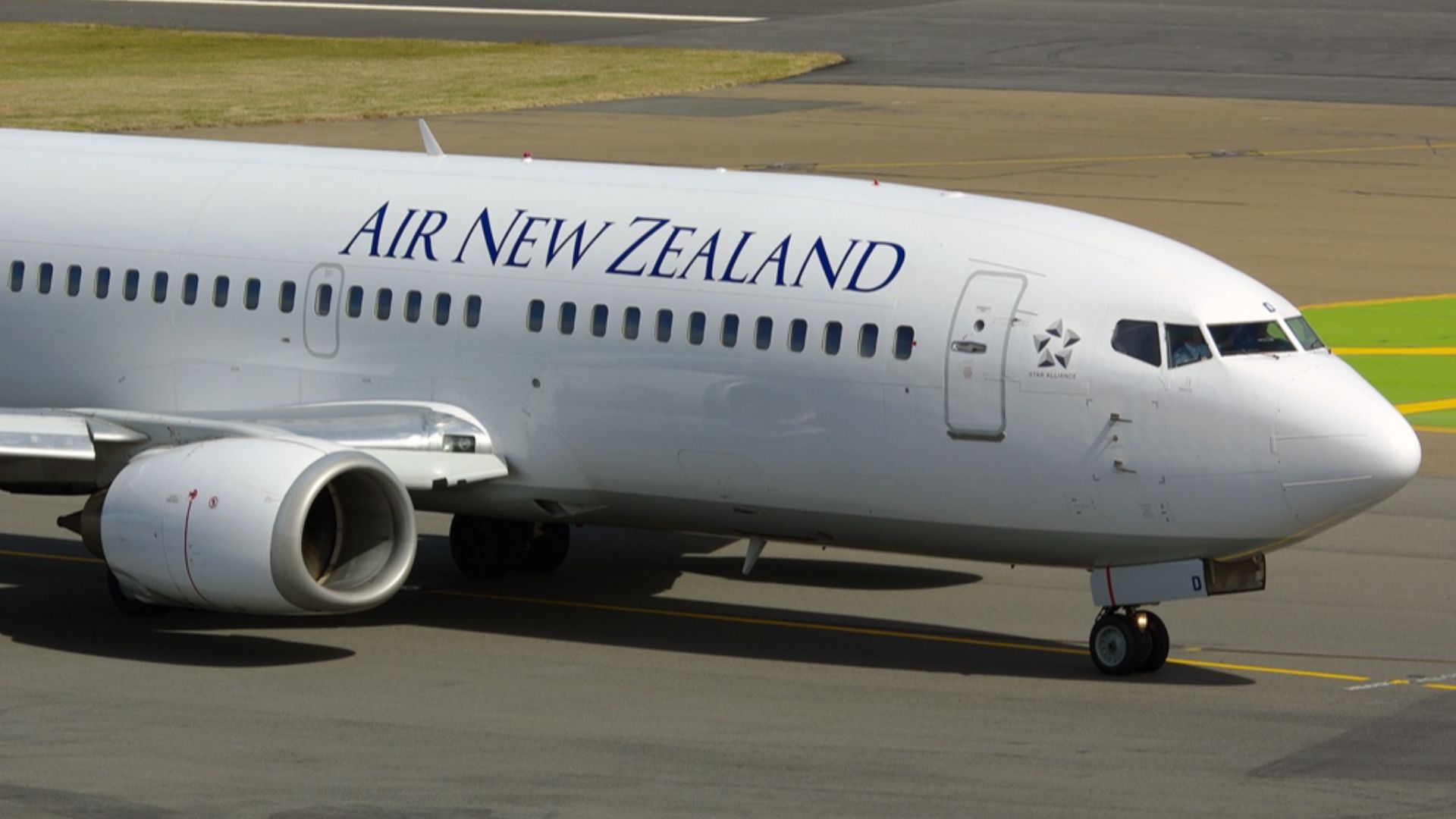 File:Boeing 737-3U3, Air New Zealand JP6835069.jpg