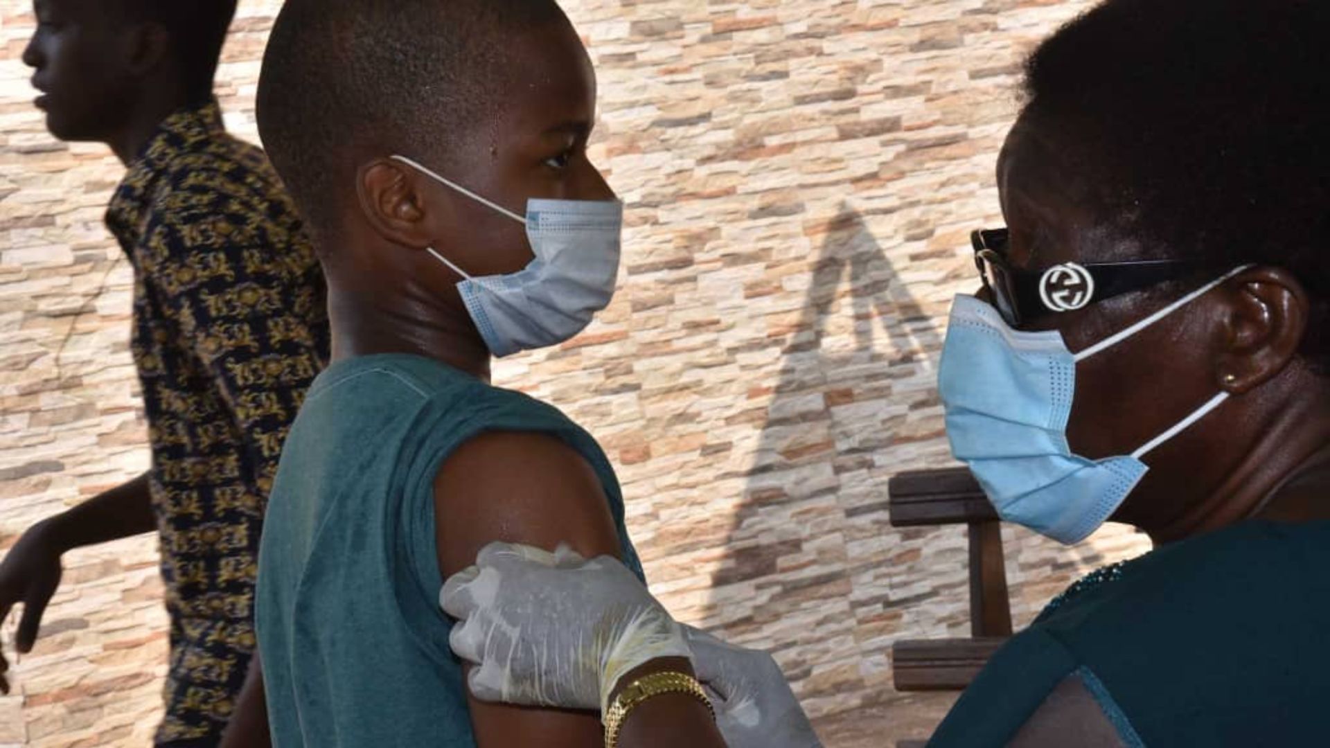 File:Yellow fever vaccination 05.jpg