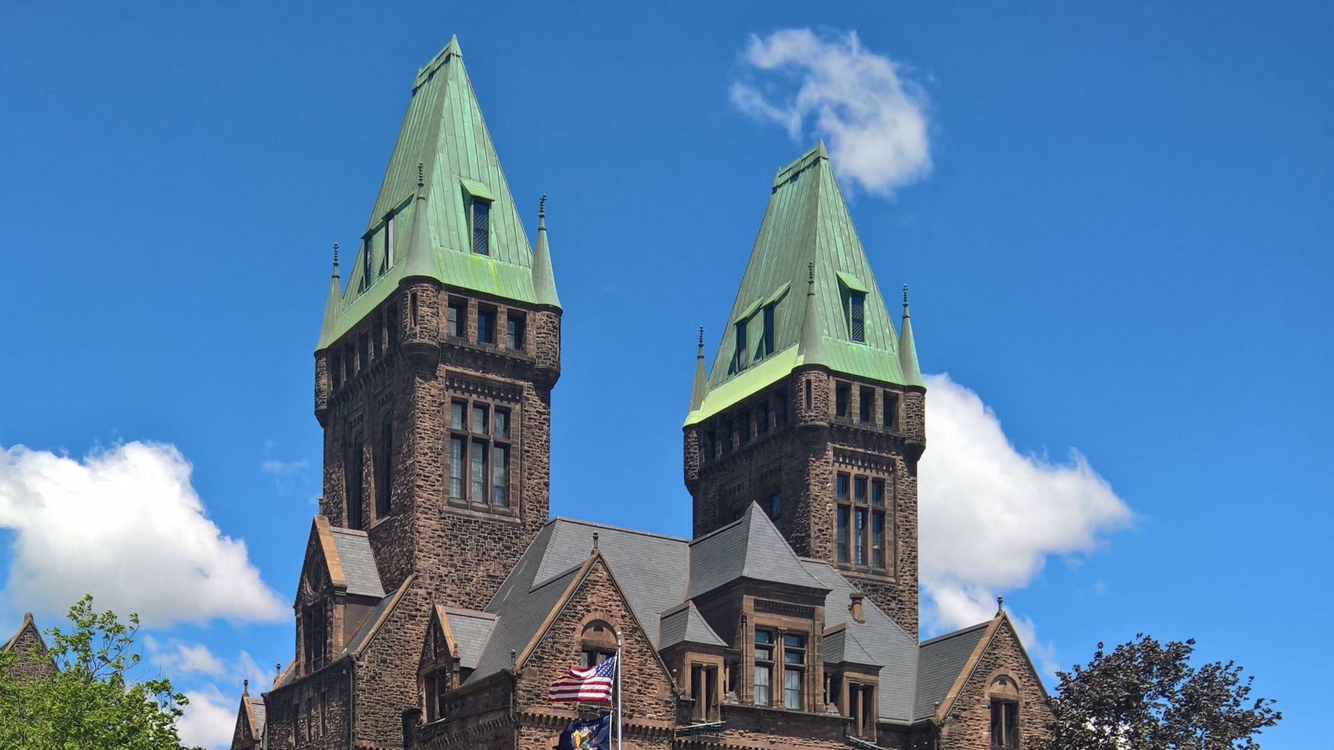 File:Hotel Henry crop.jpg