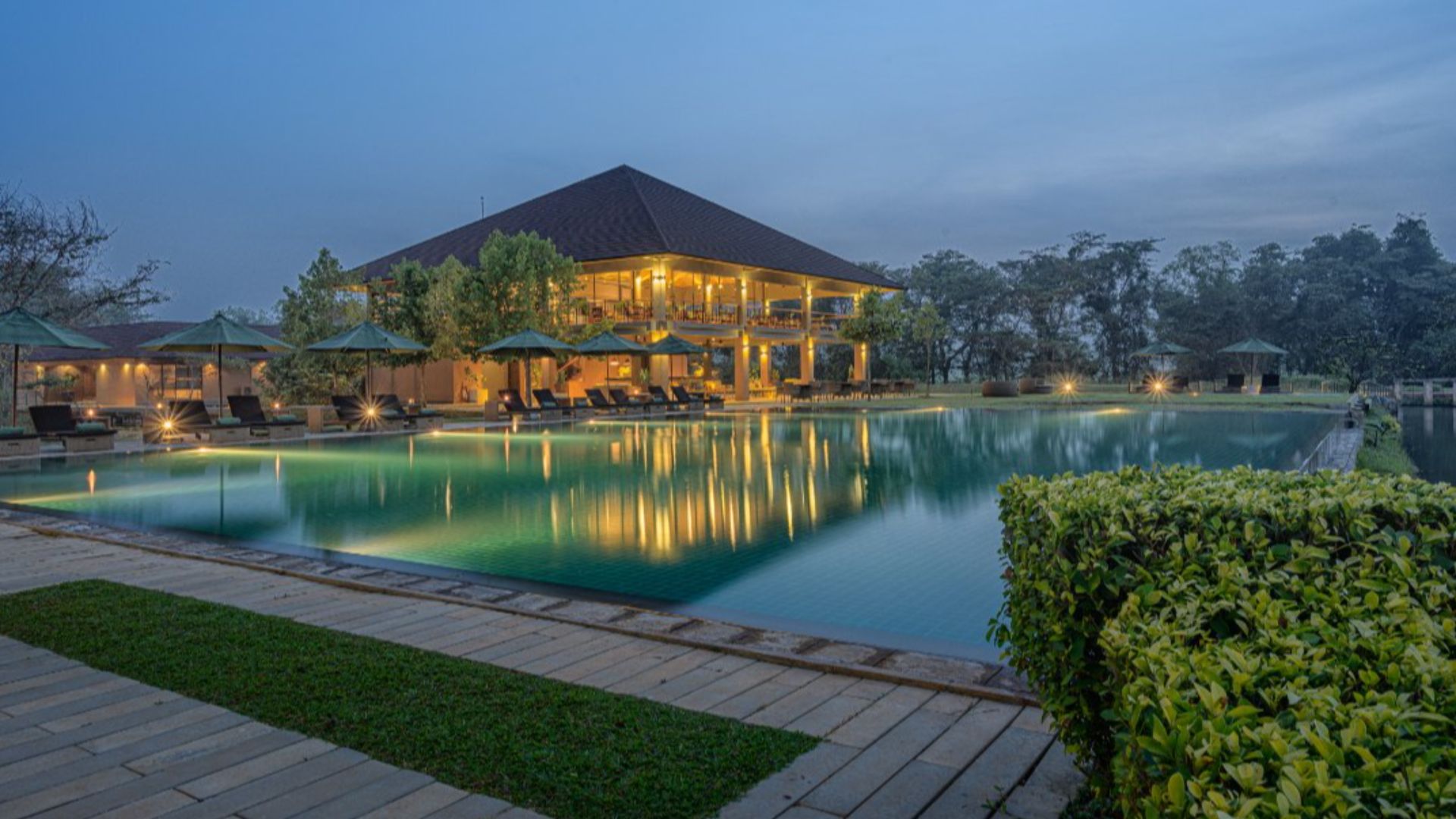 File:Water Garden Sigiriya Hotel.jpg
