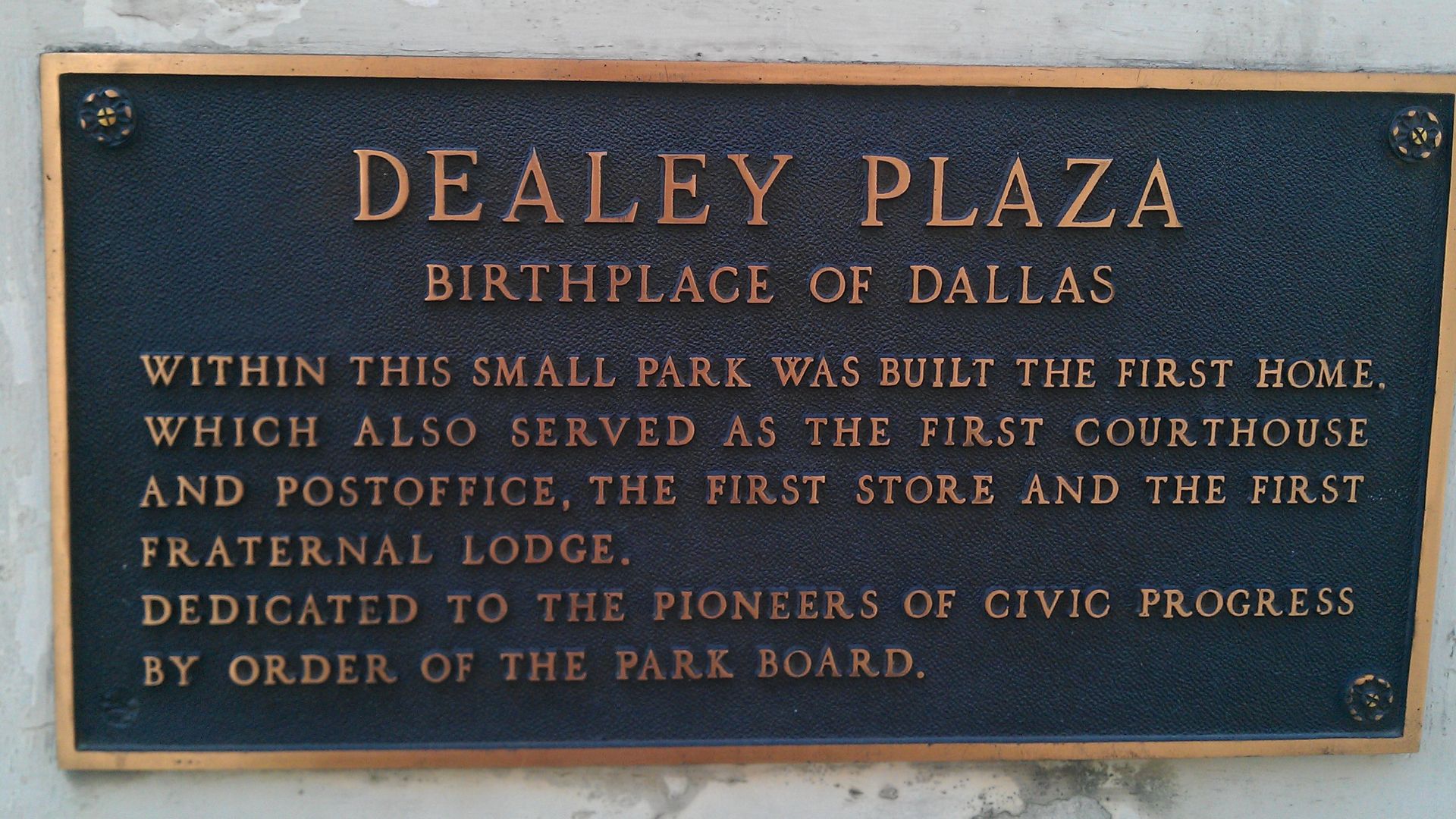 File:Dealey Plaza Historic District 2012-09-27 23-03-17.jpg
