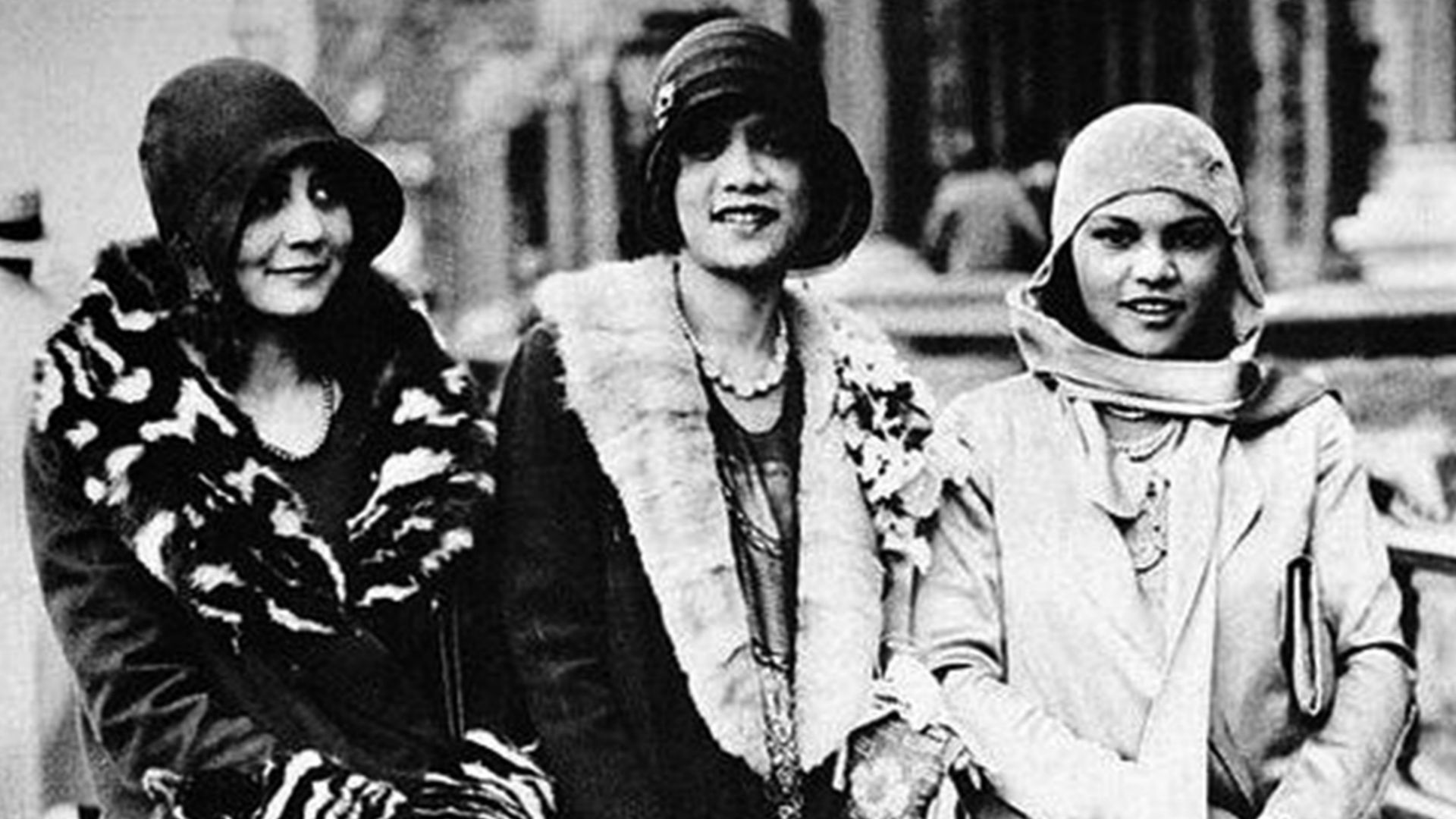 File:Three Harlem Women, ca. 1925.png