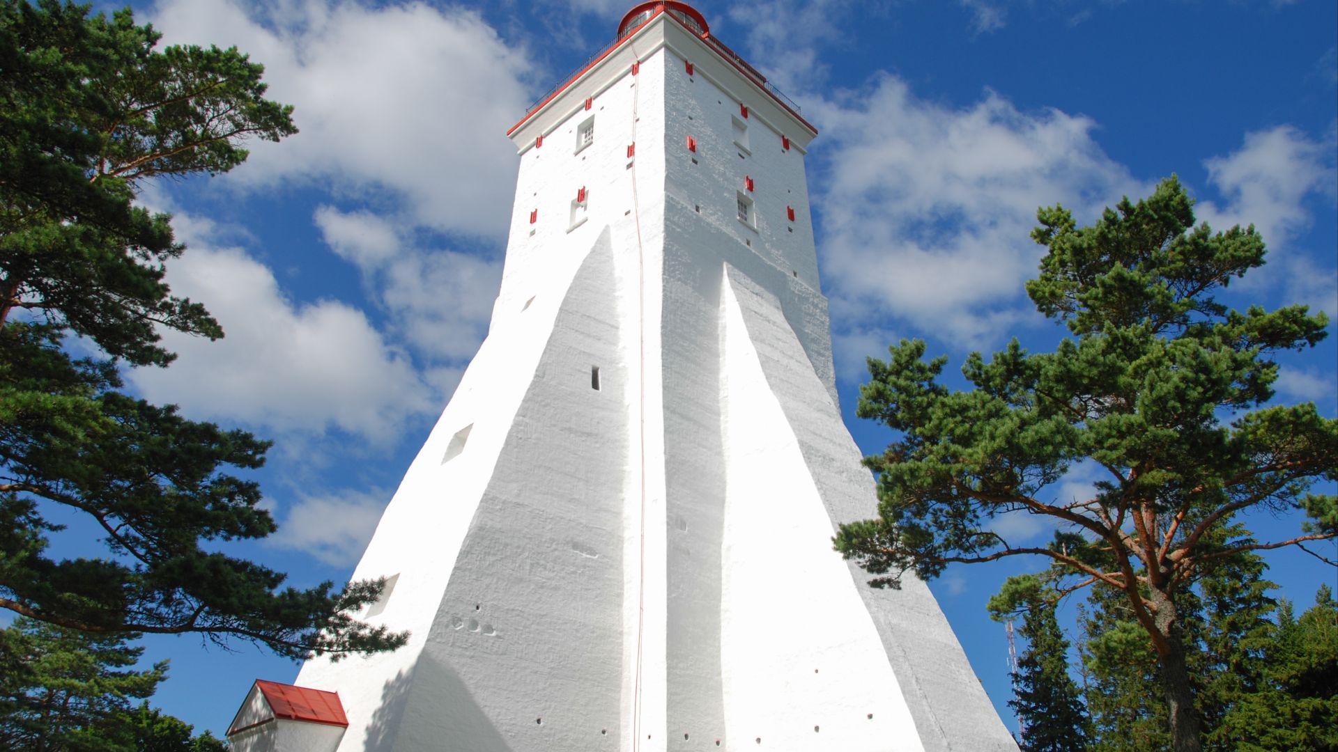 File:Kõpu tuletorn Hiiumaal.jpg