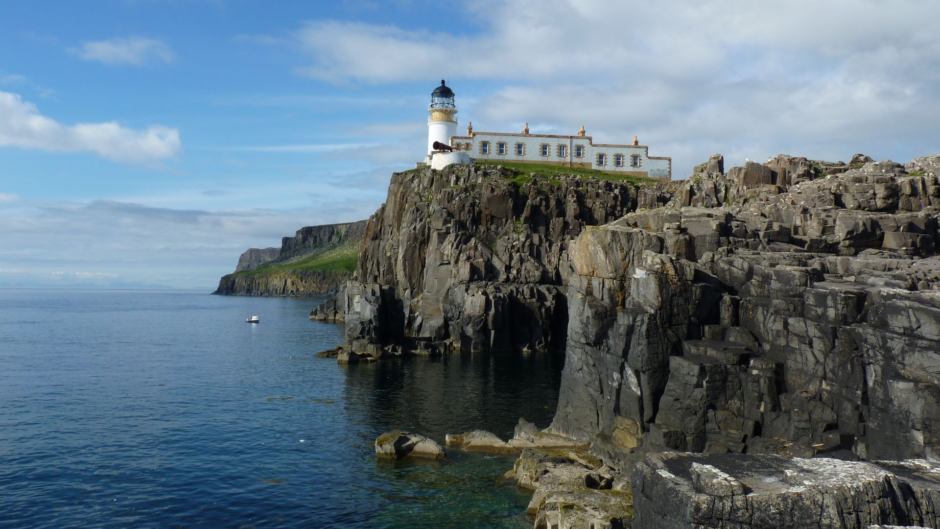 File:Neist Point Lighthouse 20140624 182526 P1110708.jpg