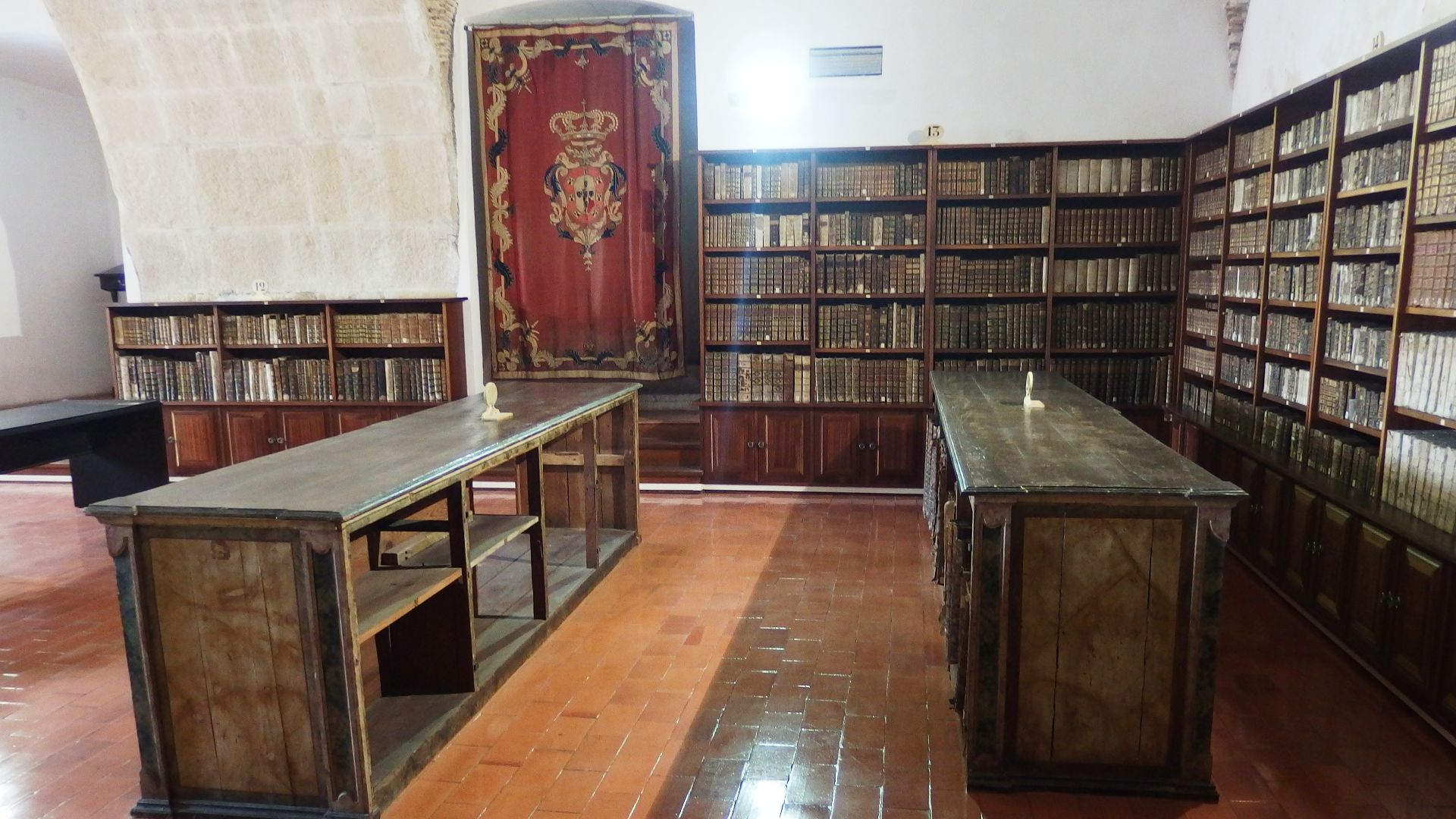 File:Coimbra, Biblioteca Joanina, piso médio (1).jpg