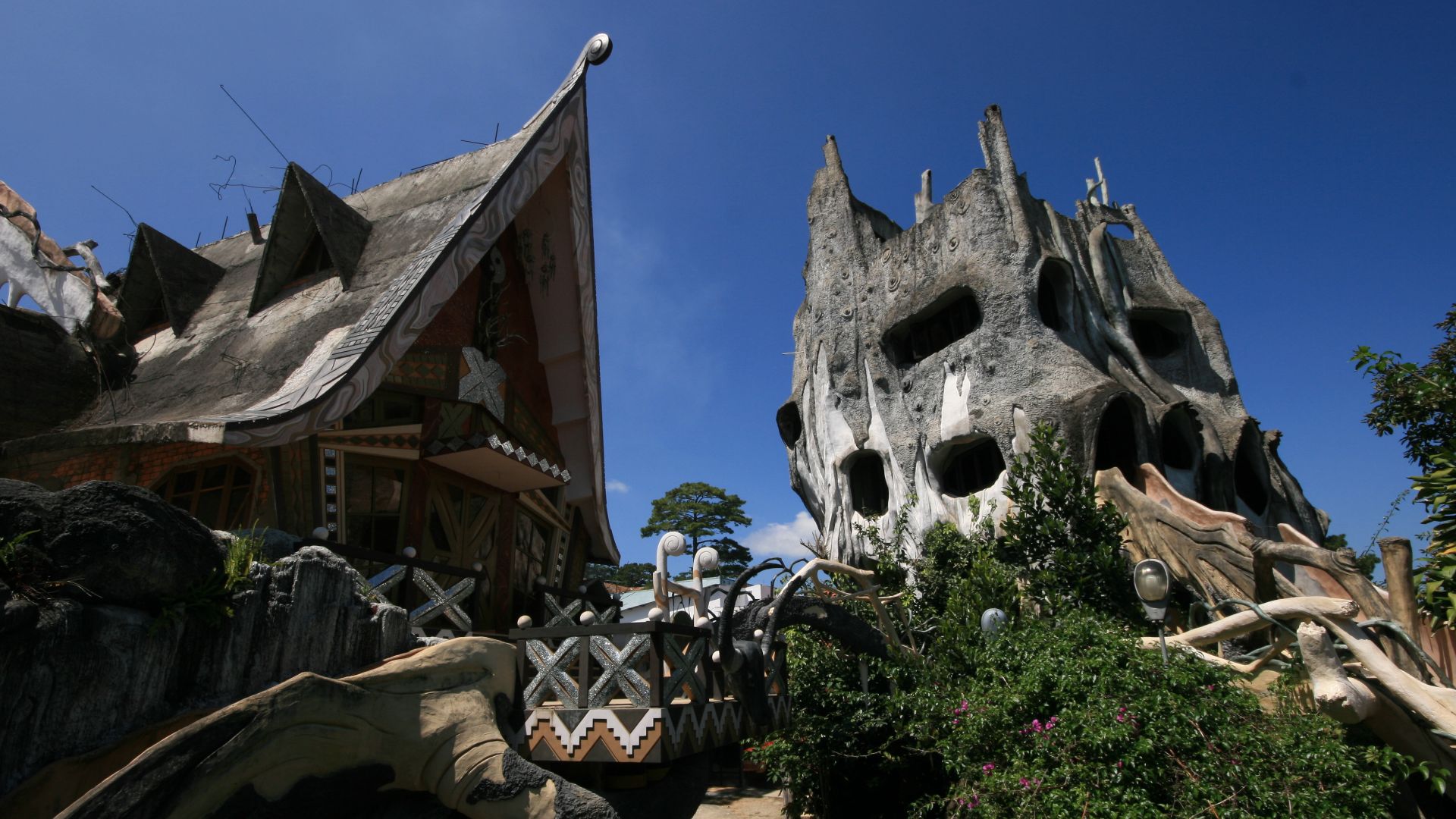 File:Hang Nga guesthouse 01.jpg