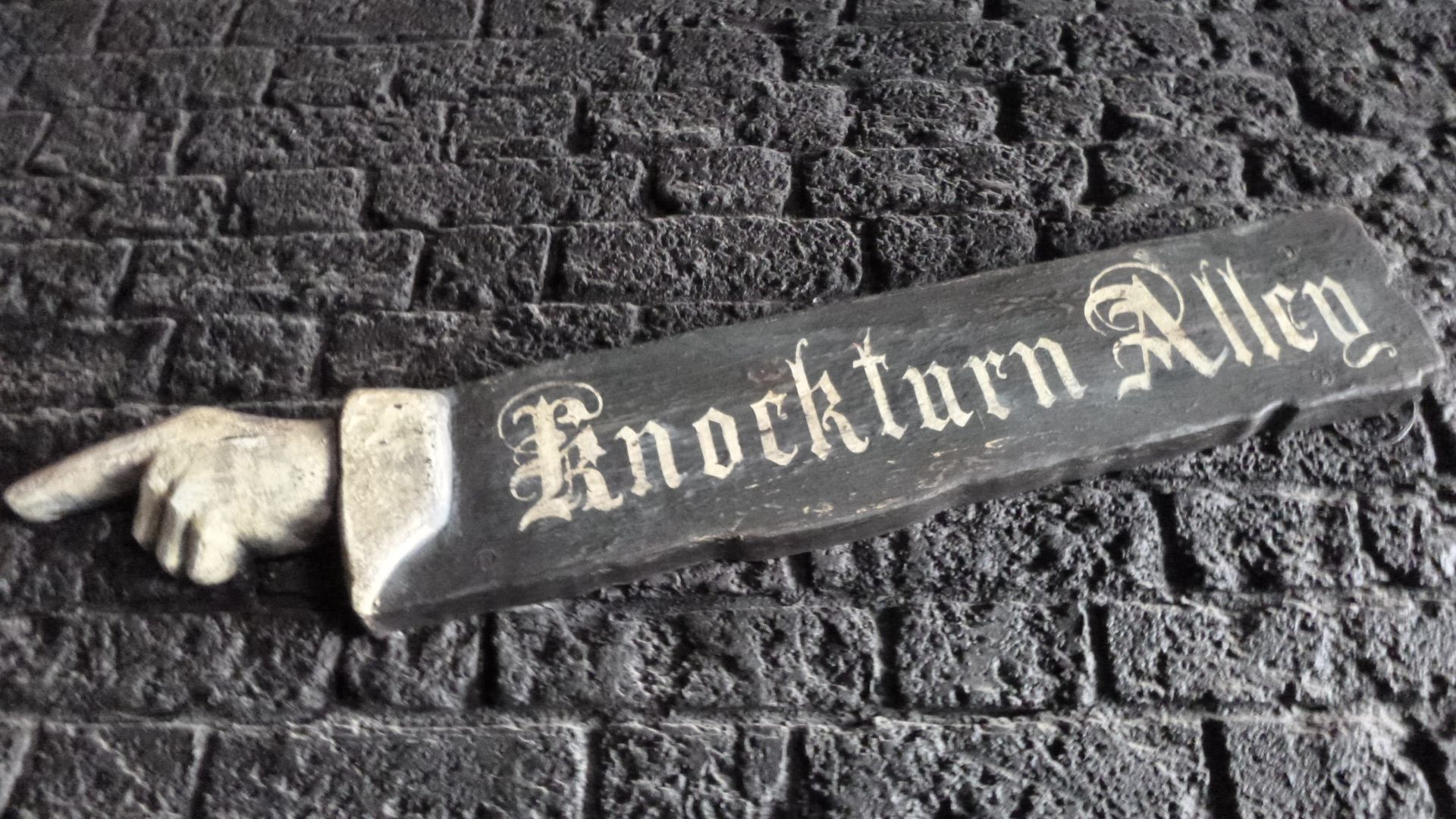 File:Knockturn Alley of Diagon Alley.JPG